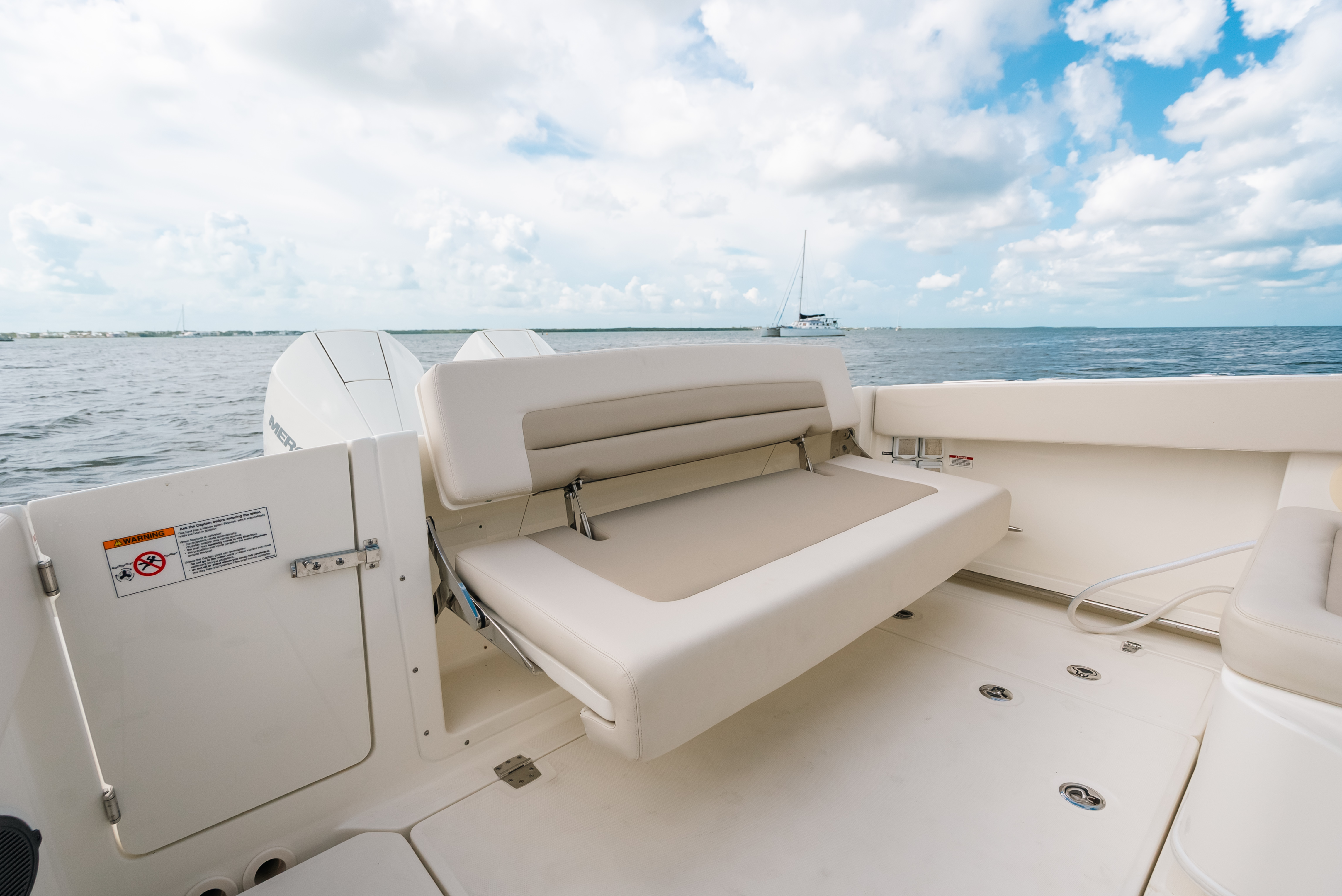 2024 Boston Whaler 320 Vantage