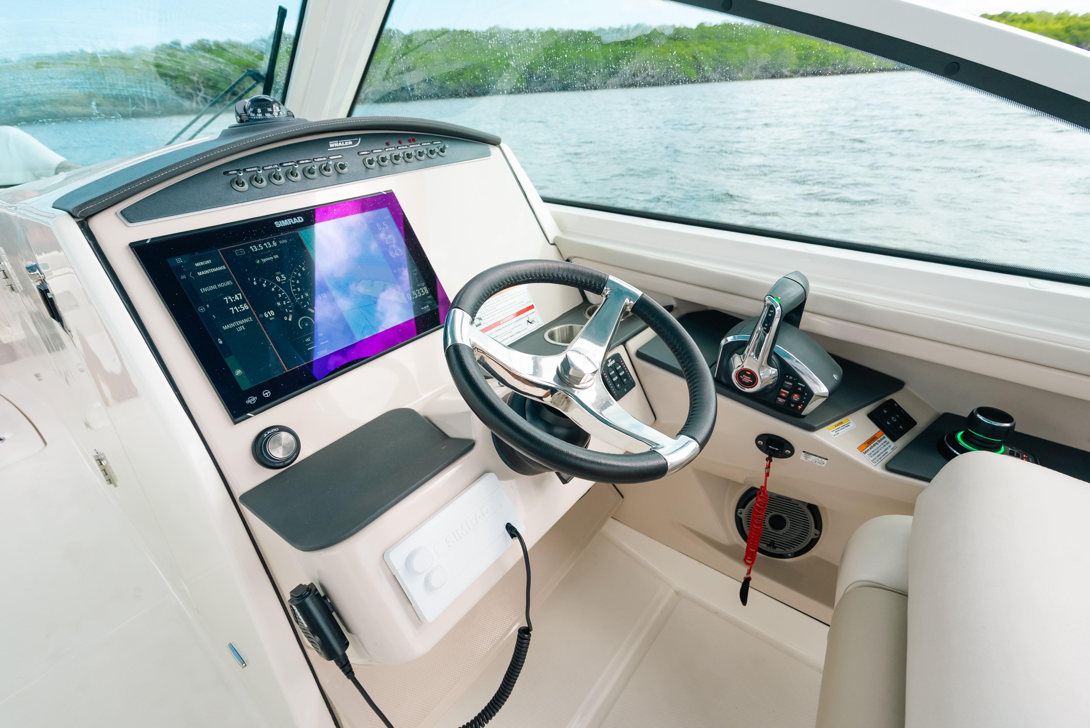 2024 Boston Whaler 320 Vantage