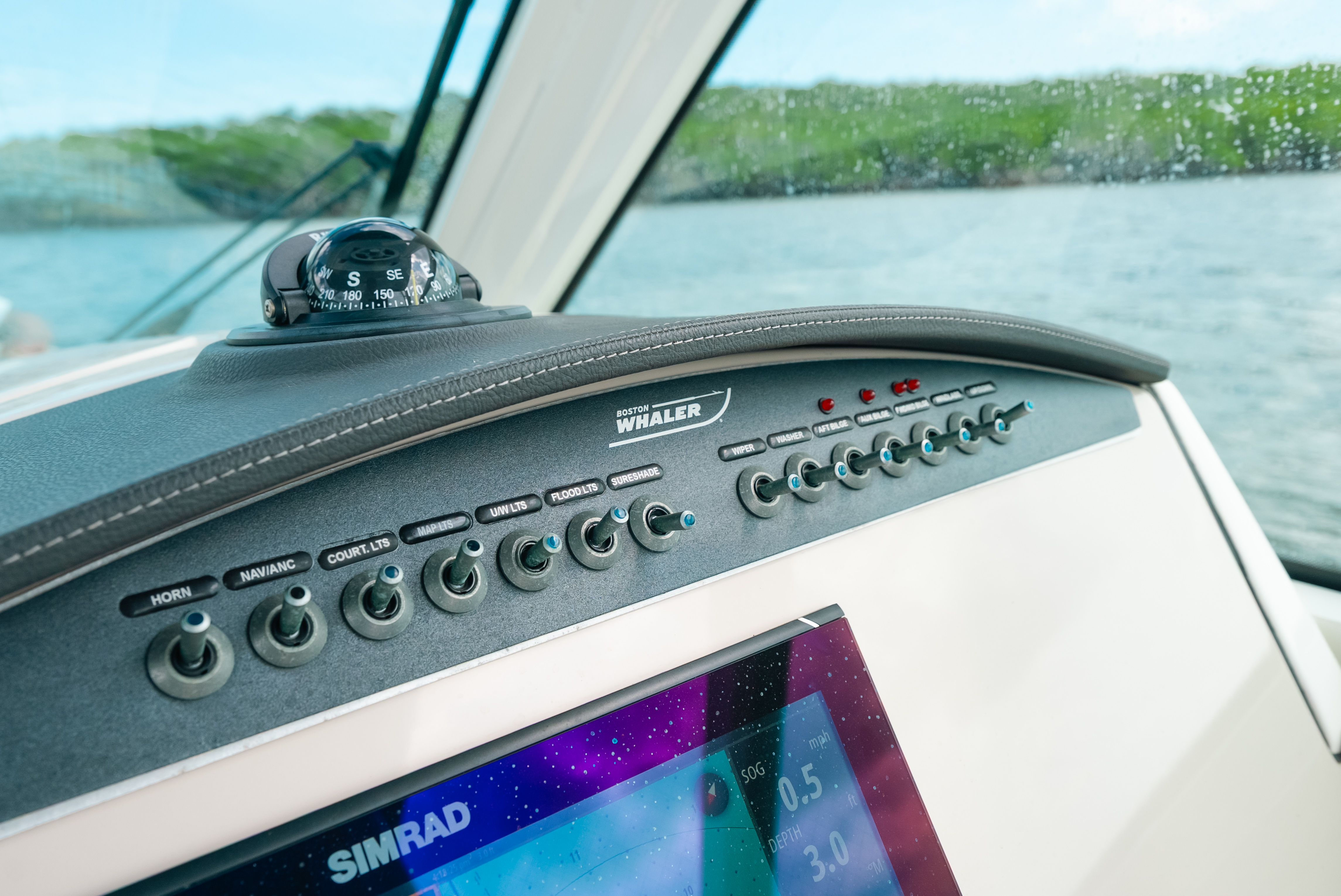 2024 Boston Whaler 320 Vantage