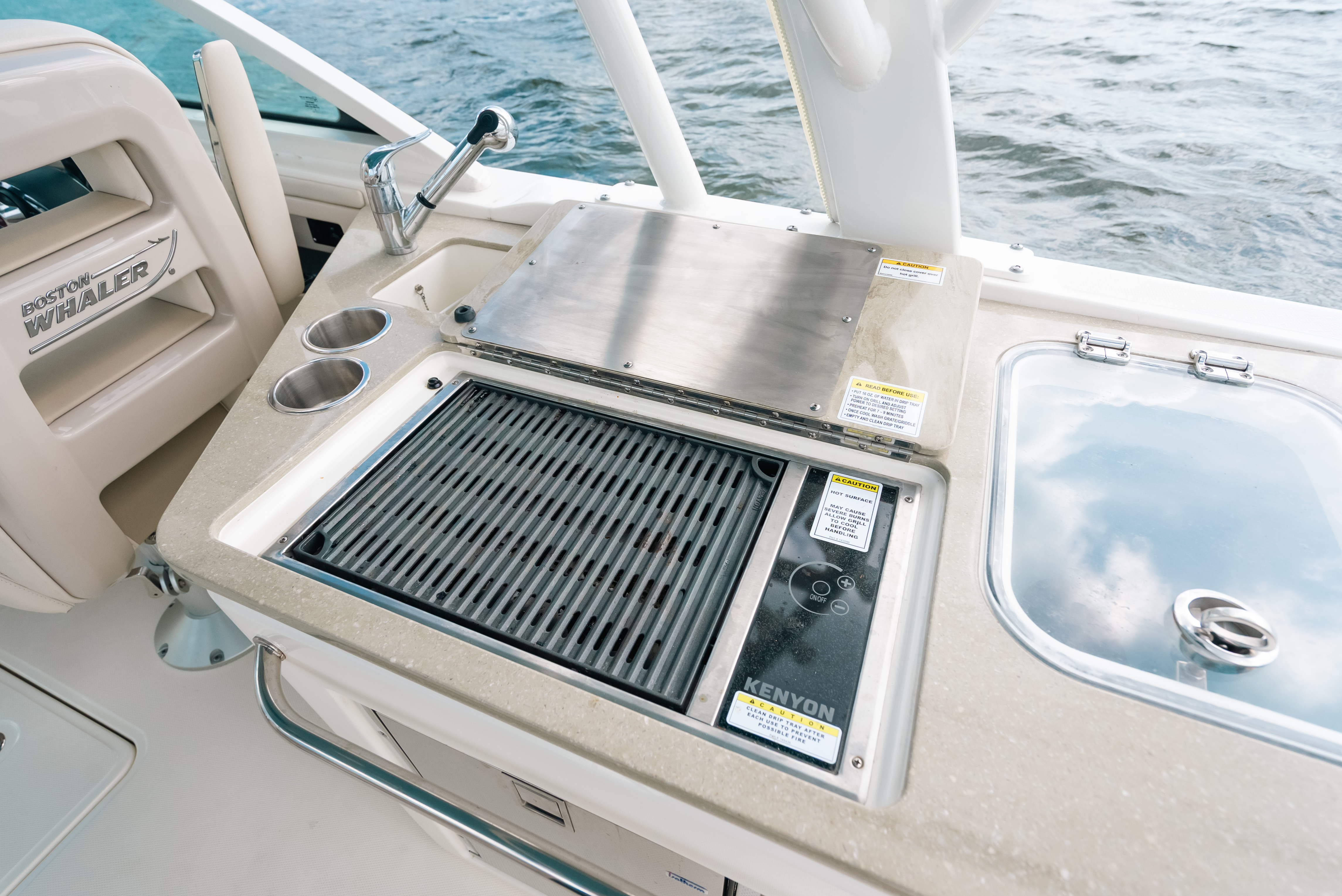2024 Boston Whaler 320 Vantage