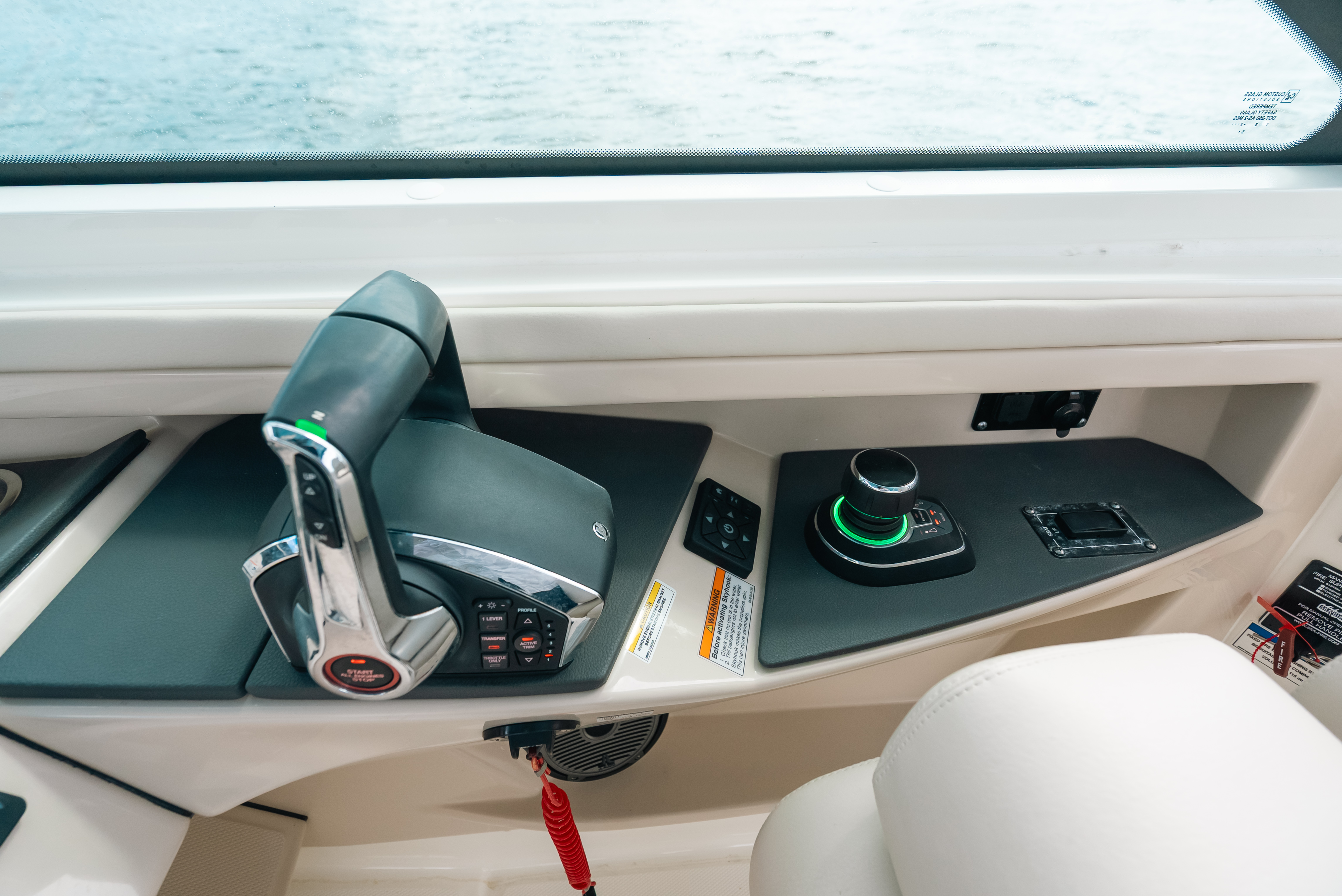 2024 Boston Whaler 320 Vantage