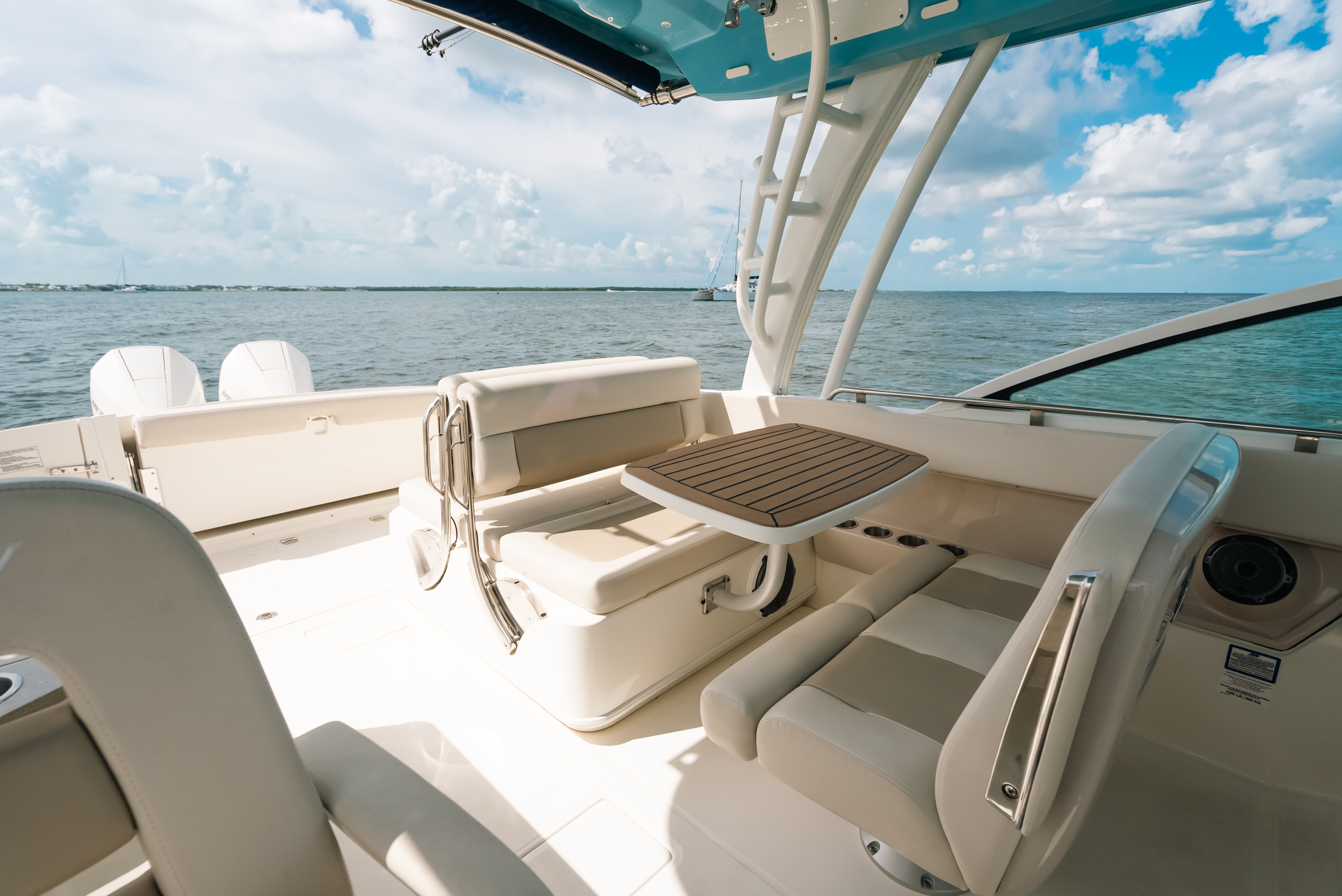 2024 Boston Whaler 320 Vantage