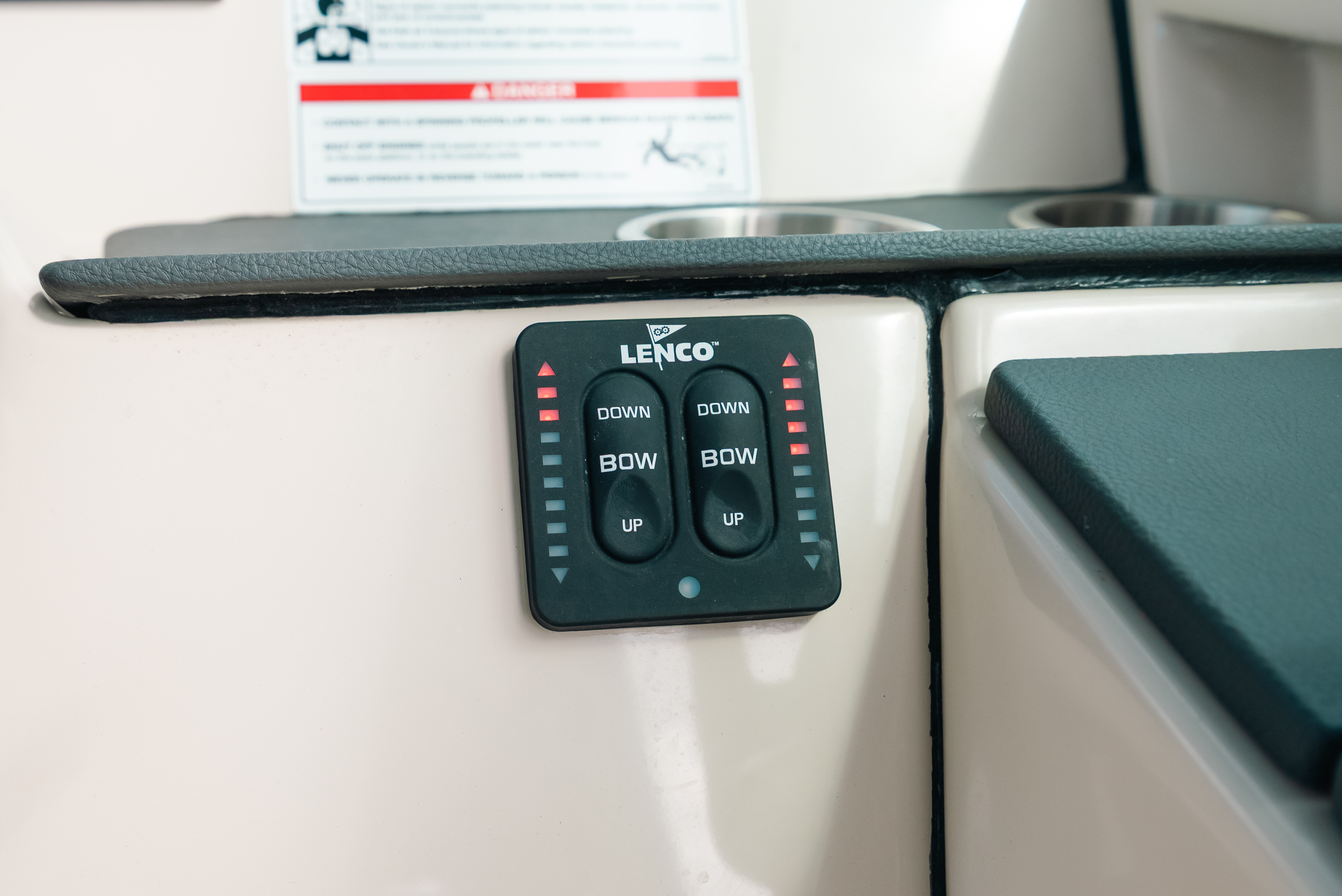 2024 Boston Whaler 320 Vantage