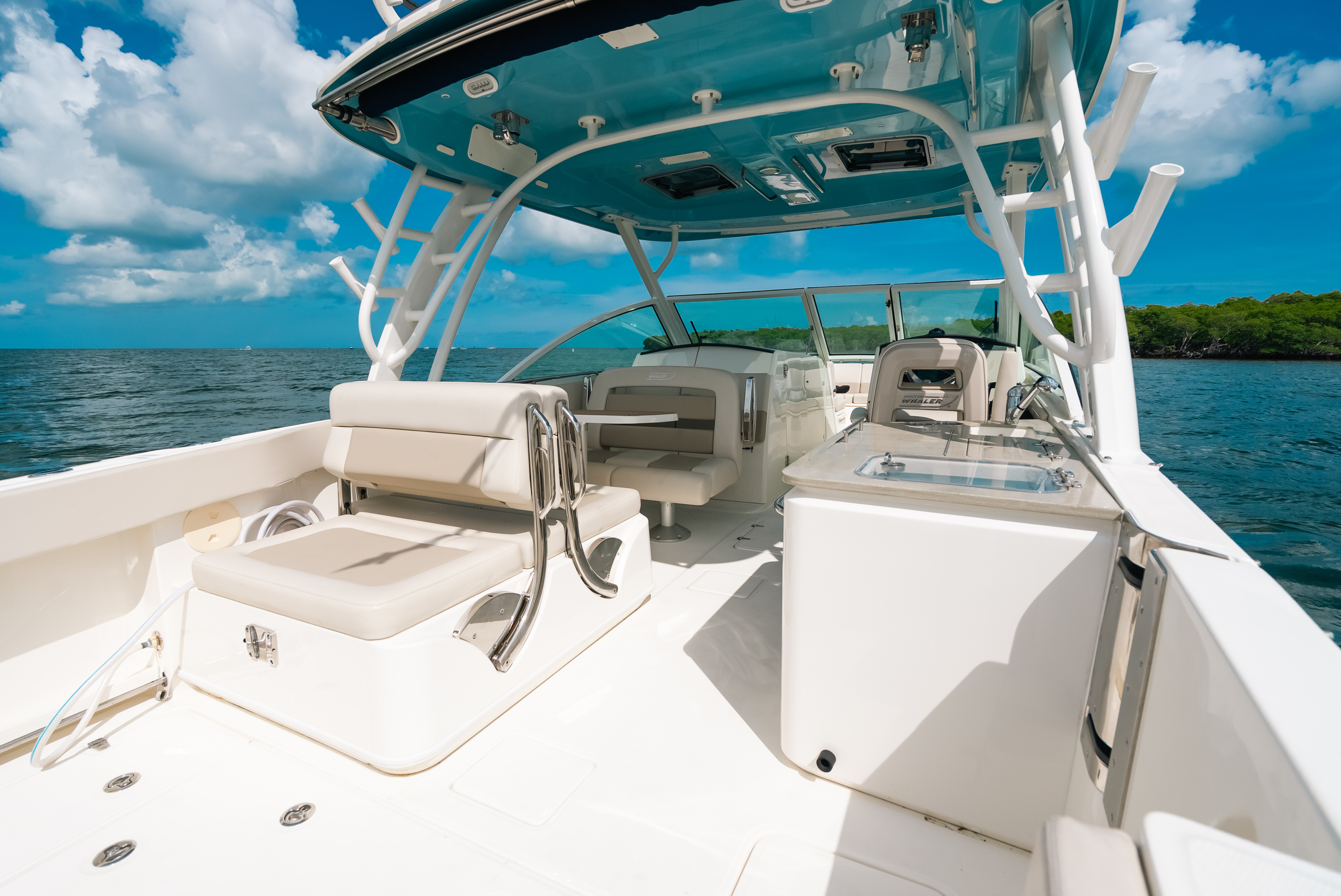 2024 Boston Whaler 320 Vantage