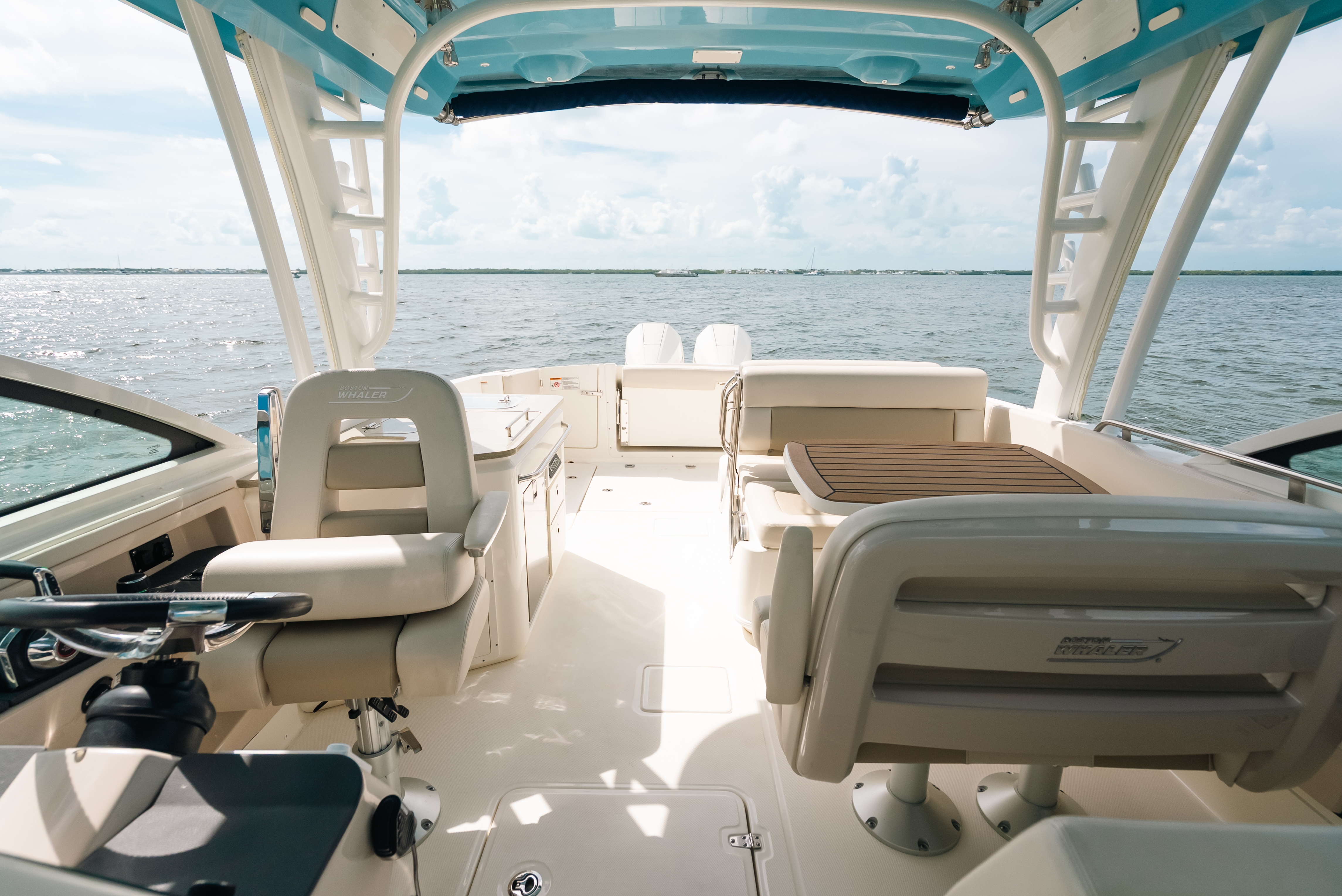 2024 Boston Whaler 320 Vantage