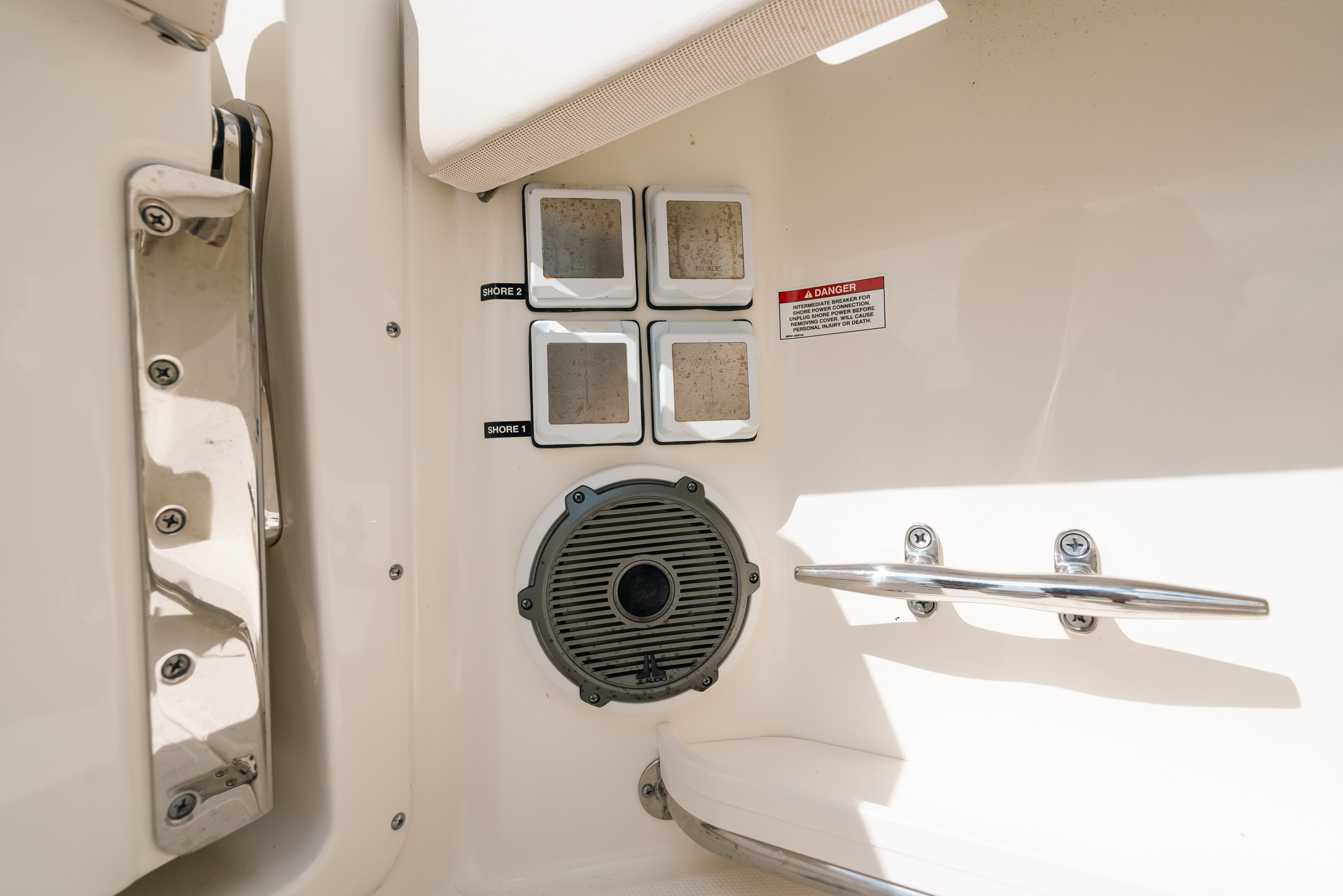 2024 Boston Whaler 320 Vantage