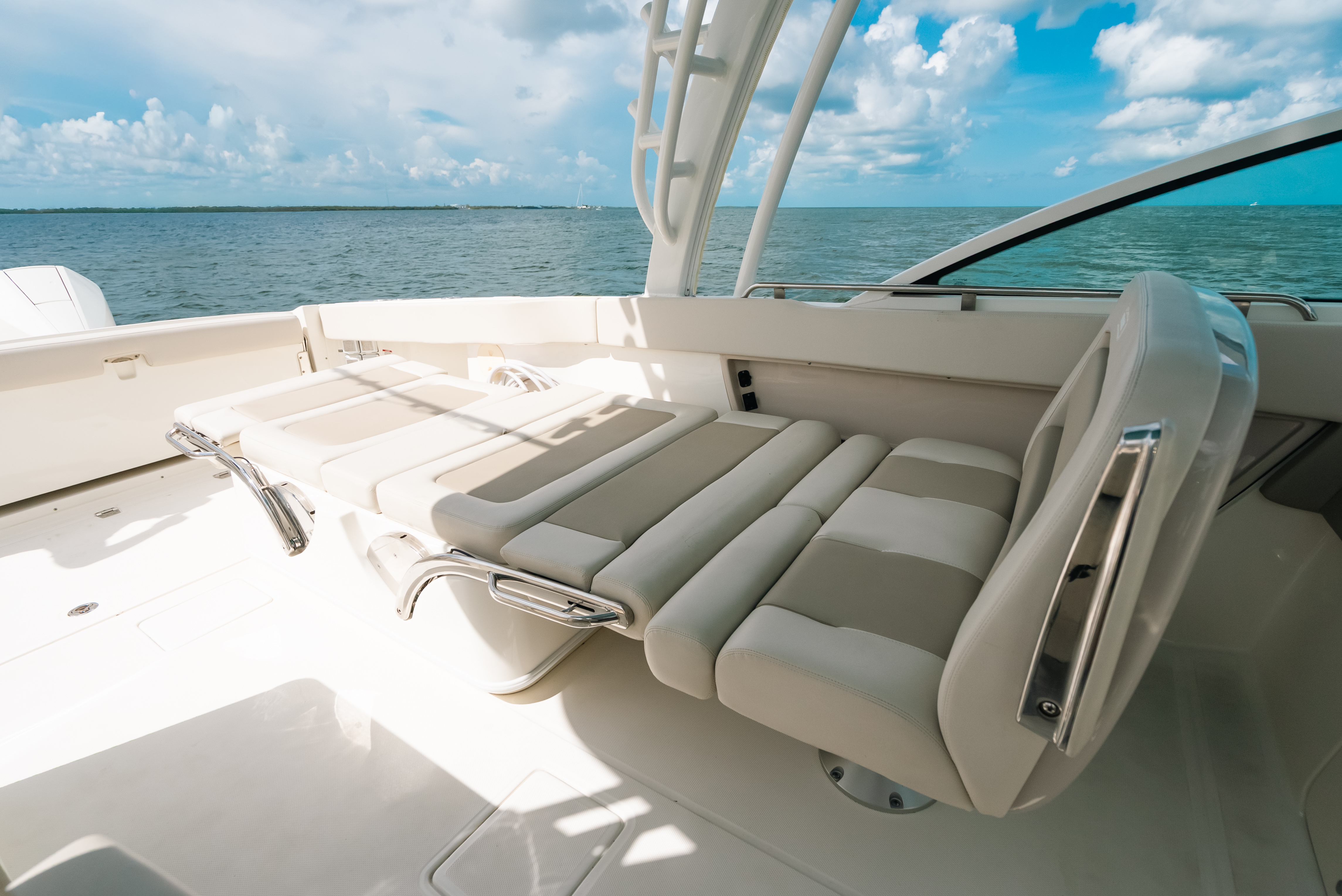 2024 Boston Whaler 320 Vantage