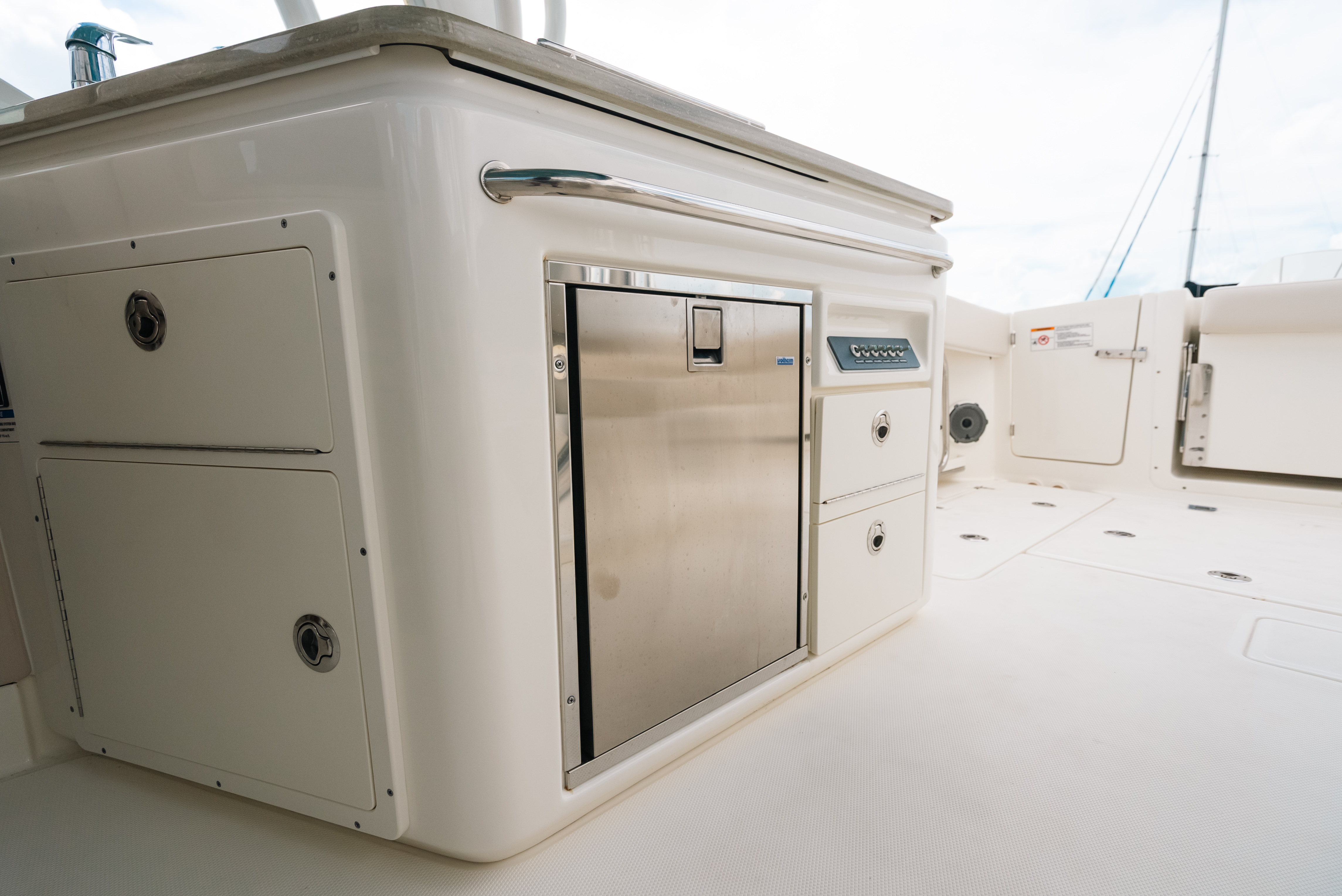 2024 Boston Whaler 320 Vantage