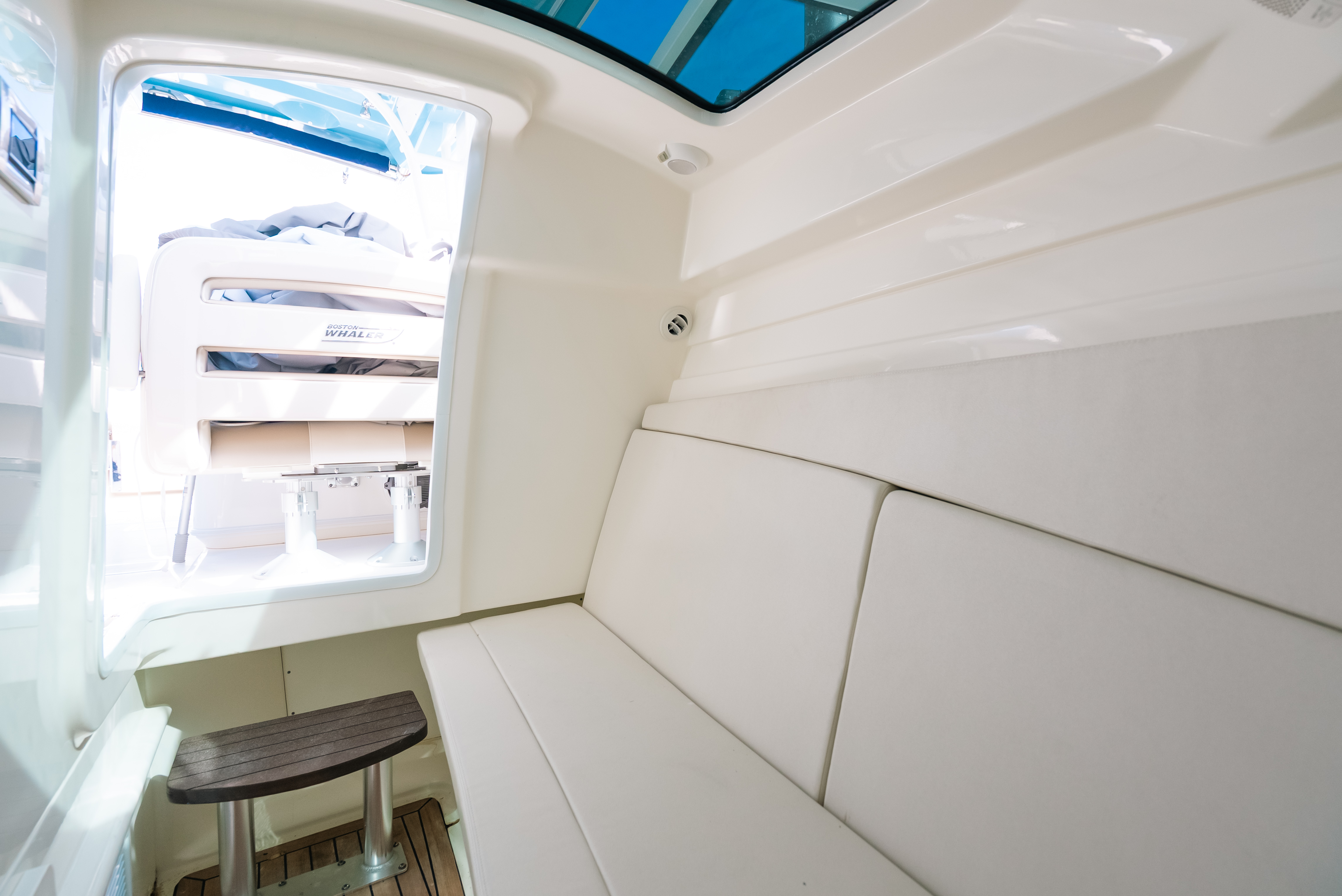 2024 Boston Whaler 320 Vantage