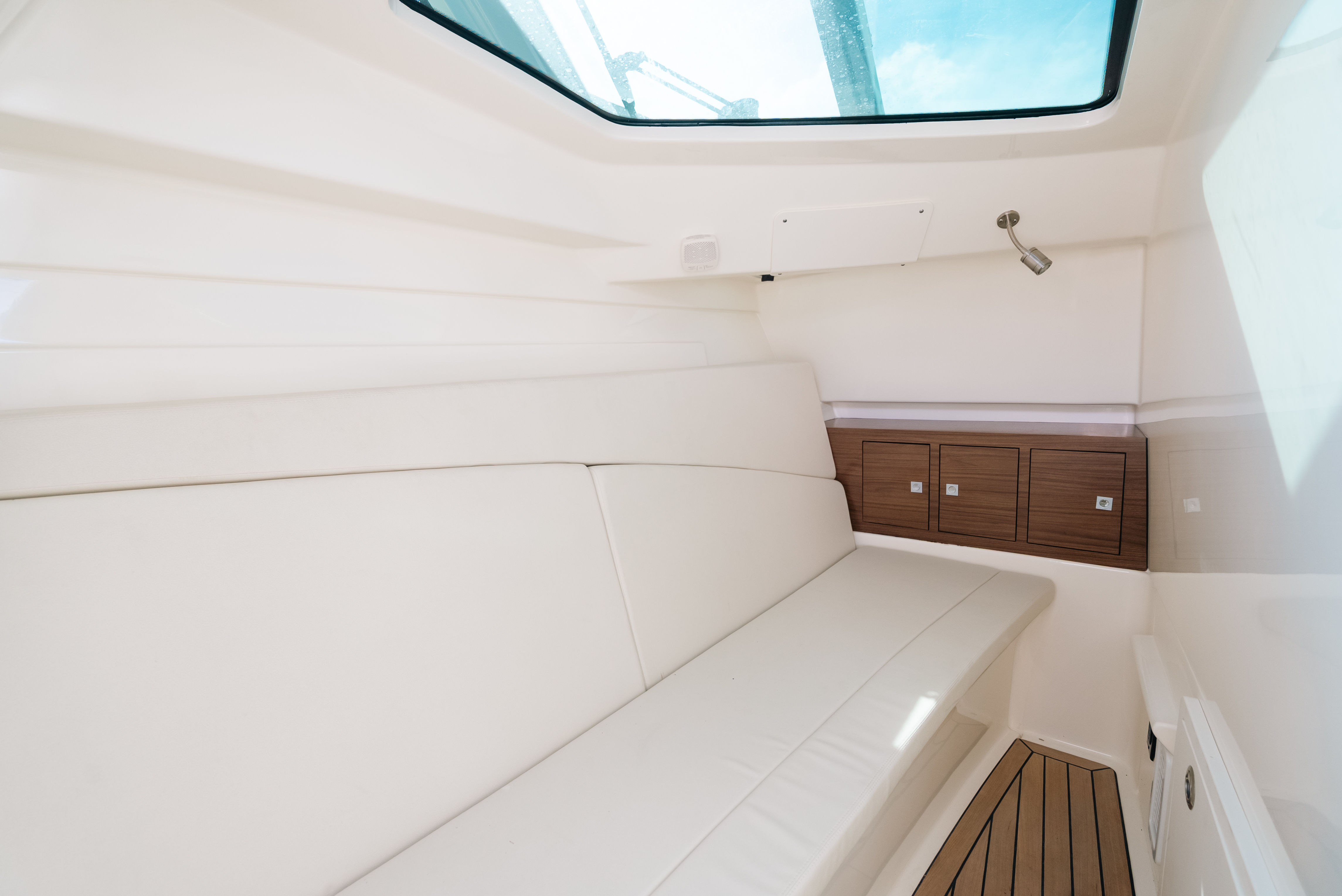 2024 Boston Whaler 320 Vantage