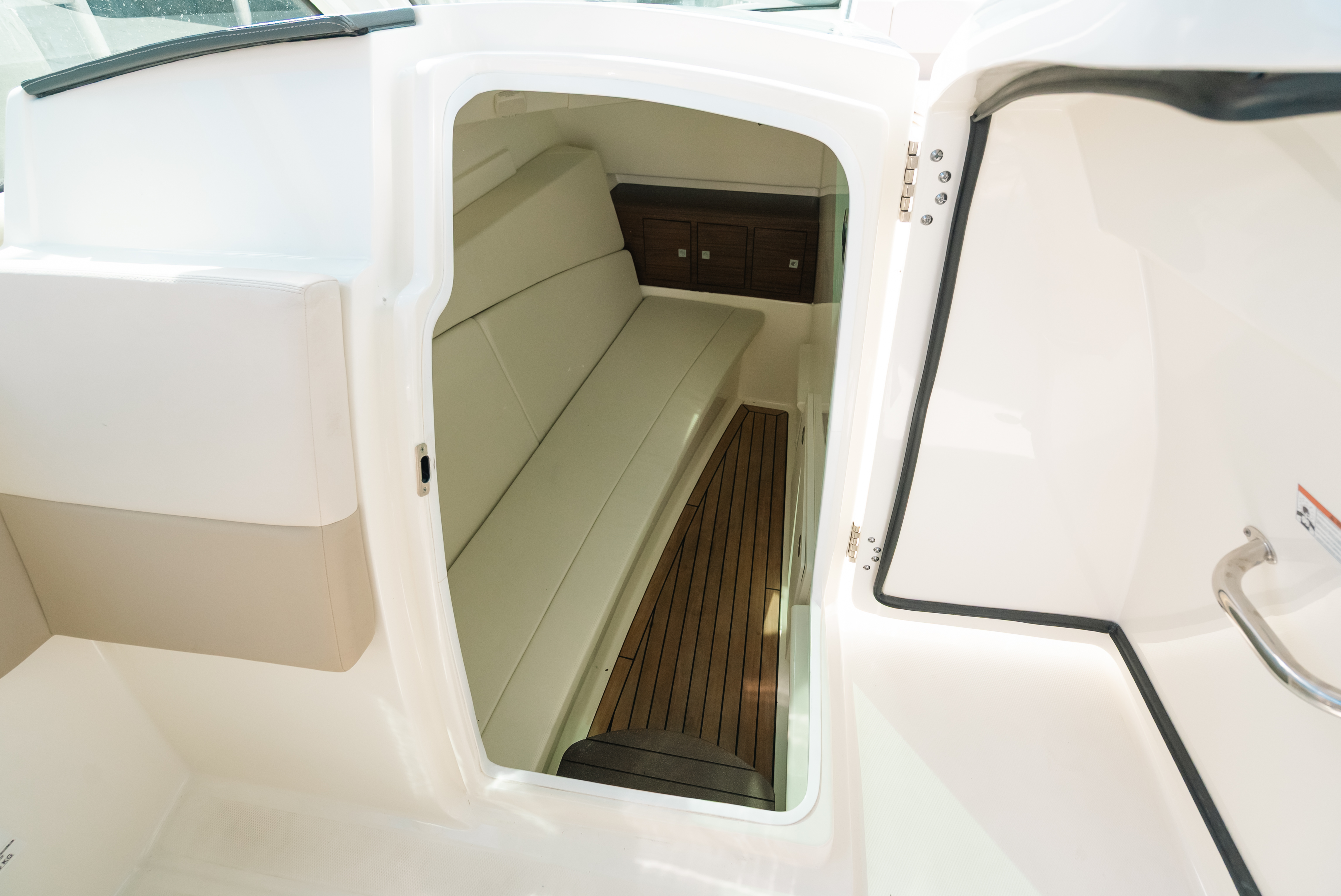2024 Boston Whaler 320 Vantage