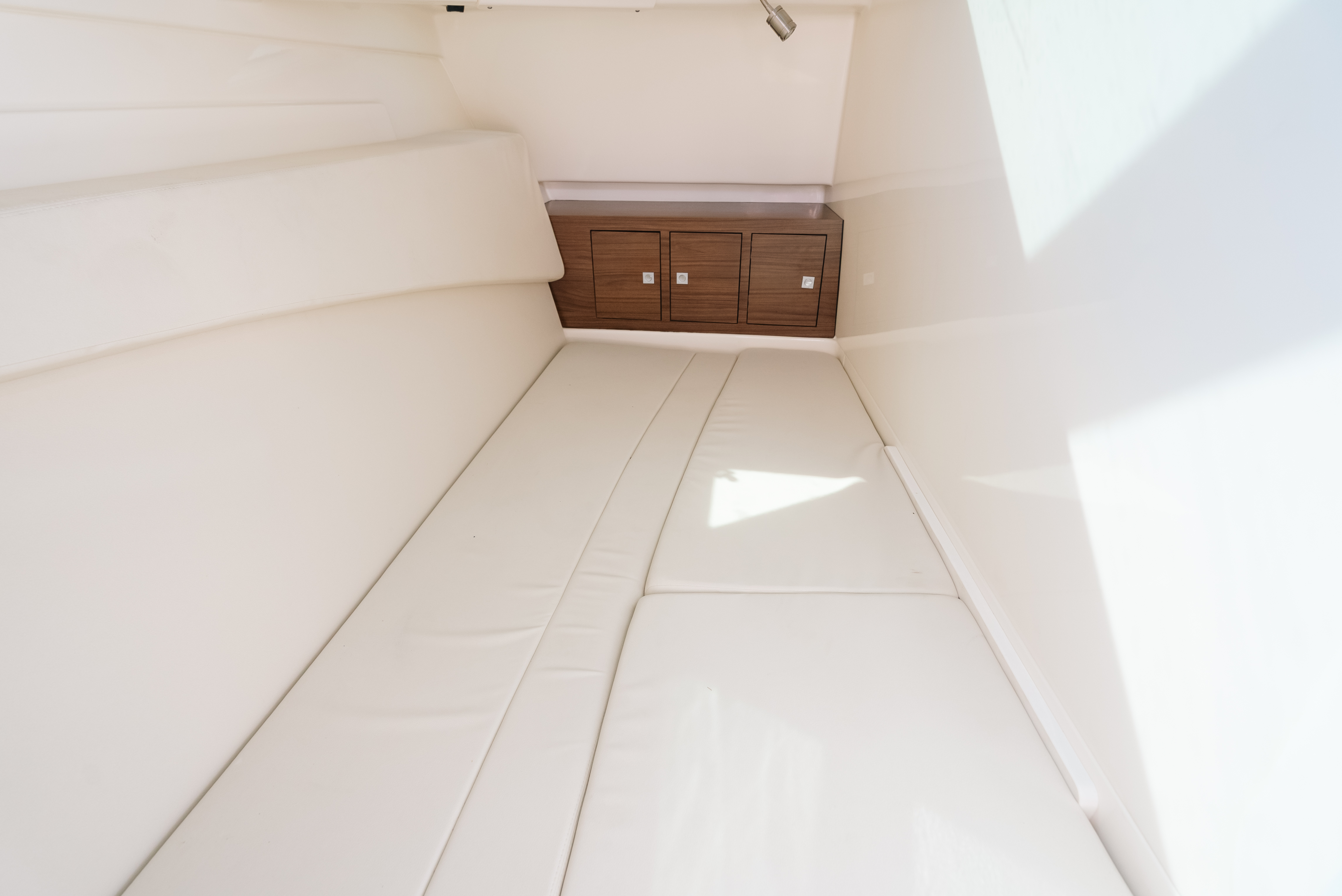 2024 Boston Whaler 320 Vantage