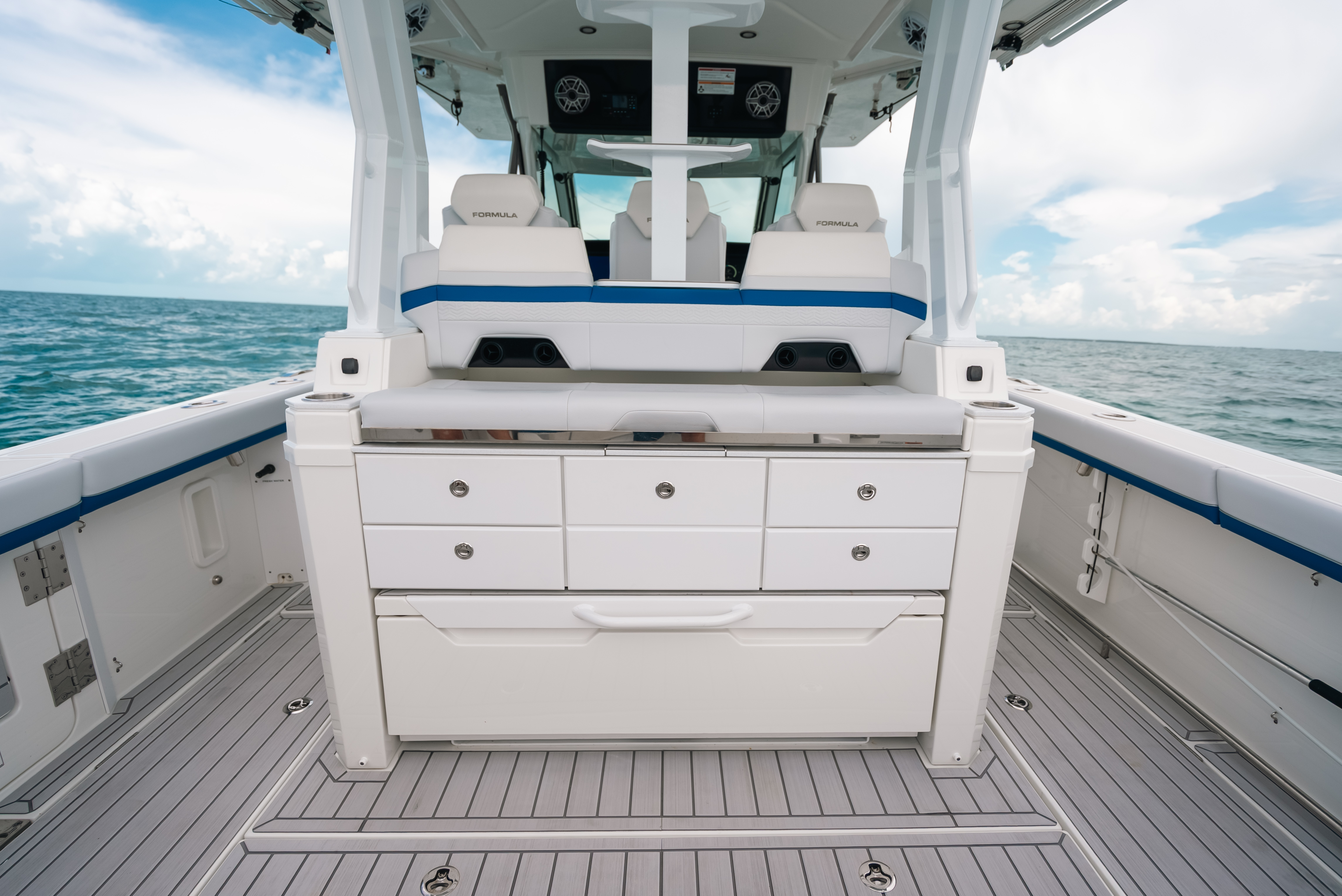 2024 Boston Whaler 320 Vantage