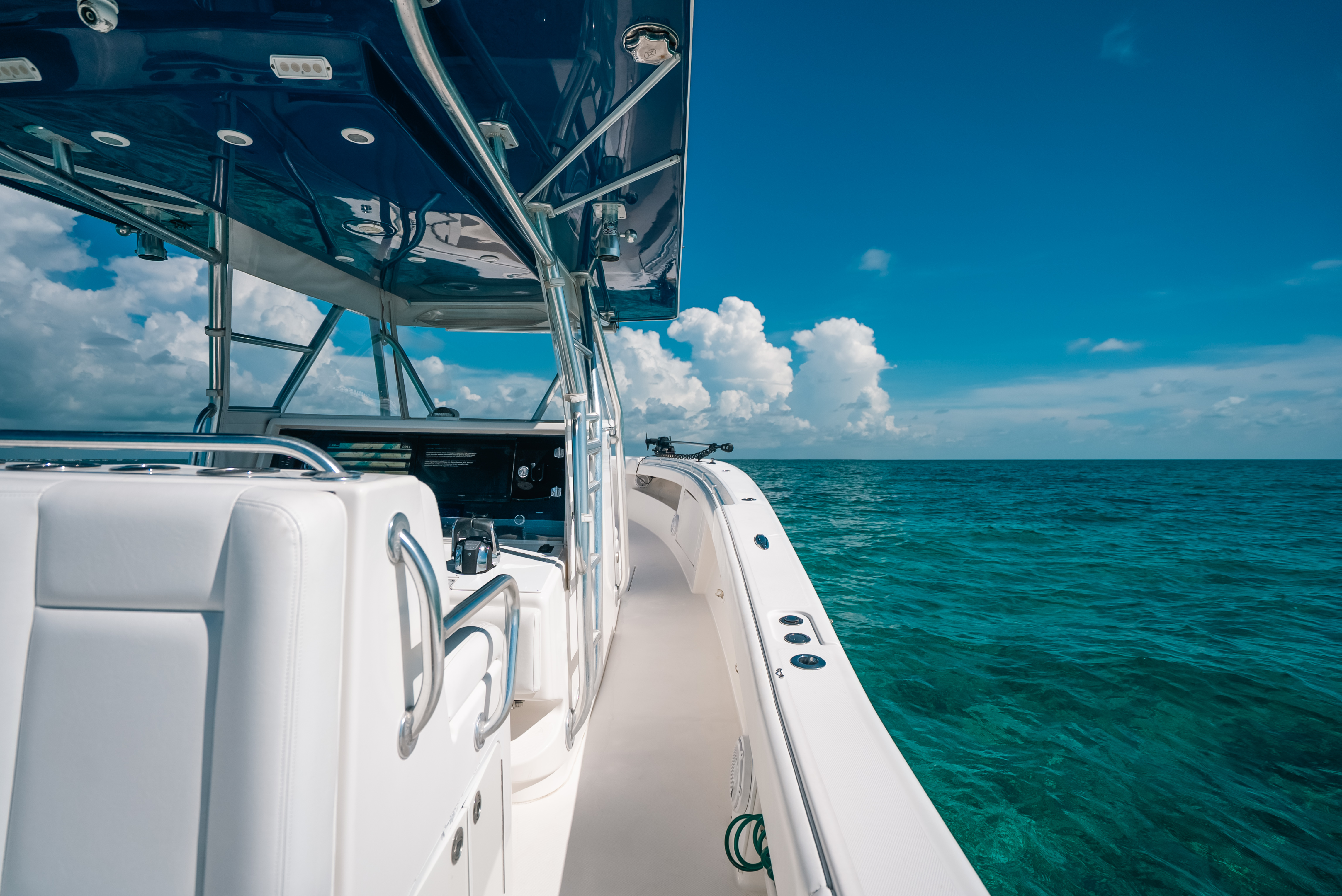 2013 Invincible 42 