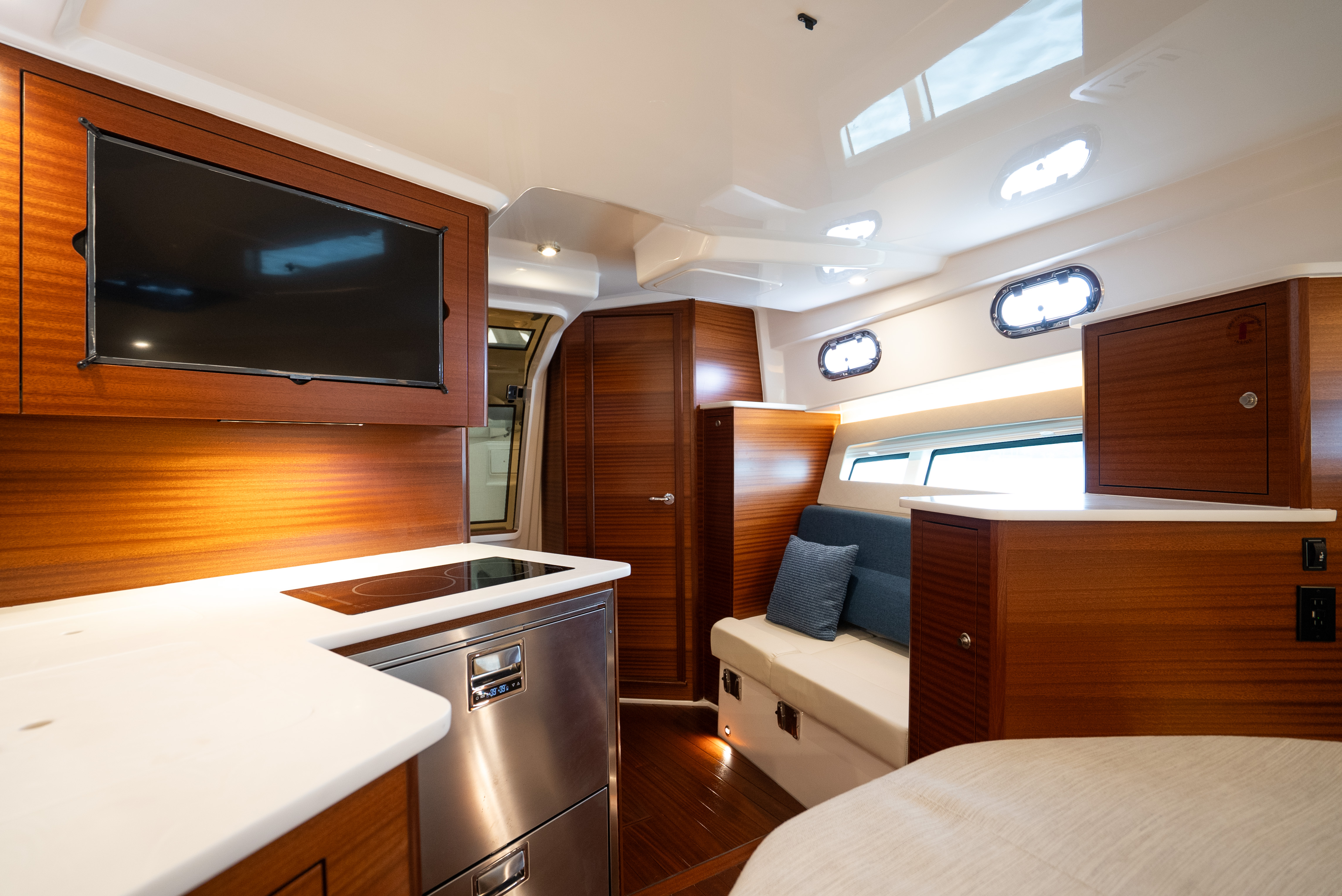 2025 Pursuit OS 405 Offshore