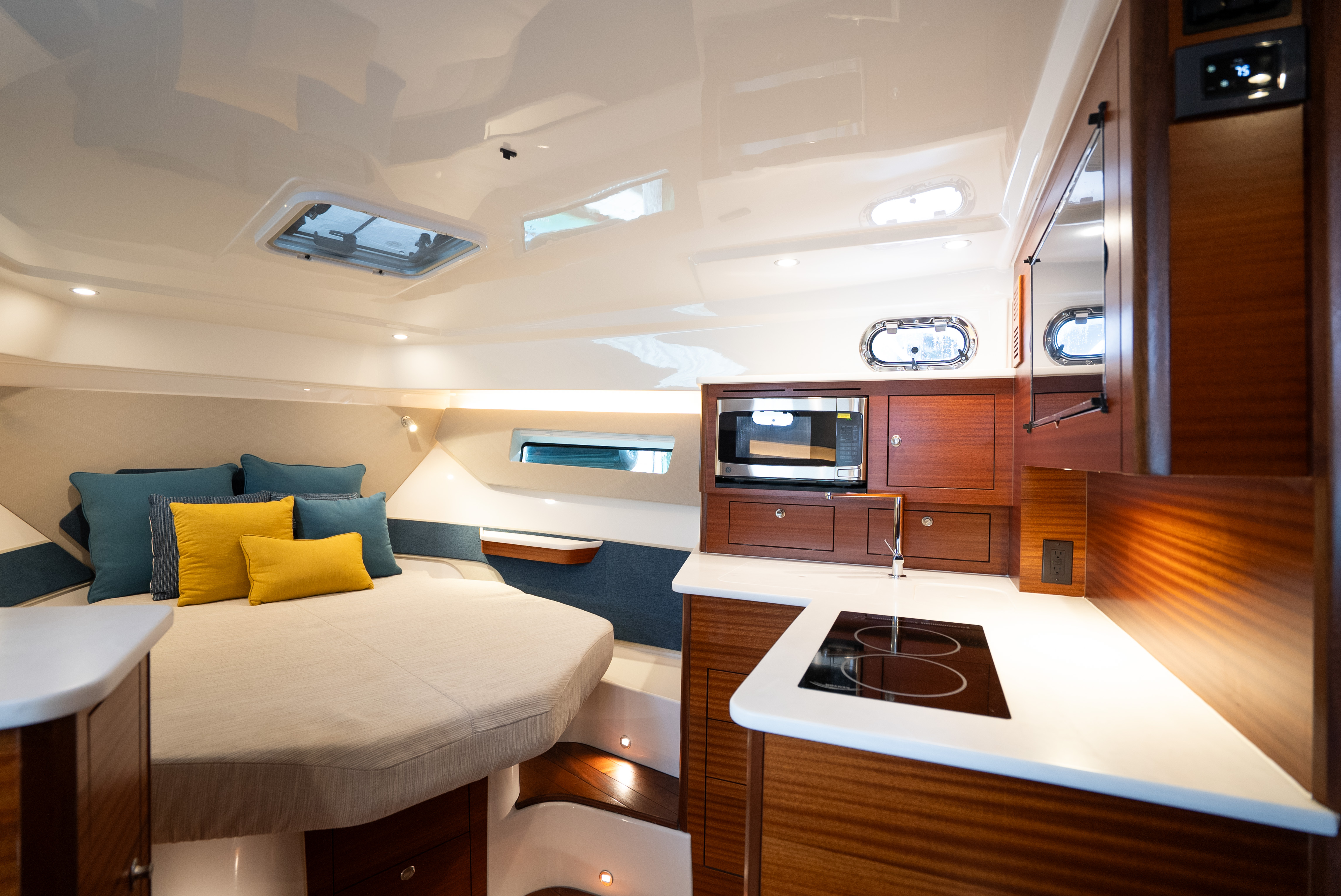 2025 Pursuit OS 405 Offshore