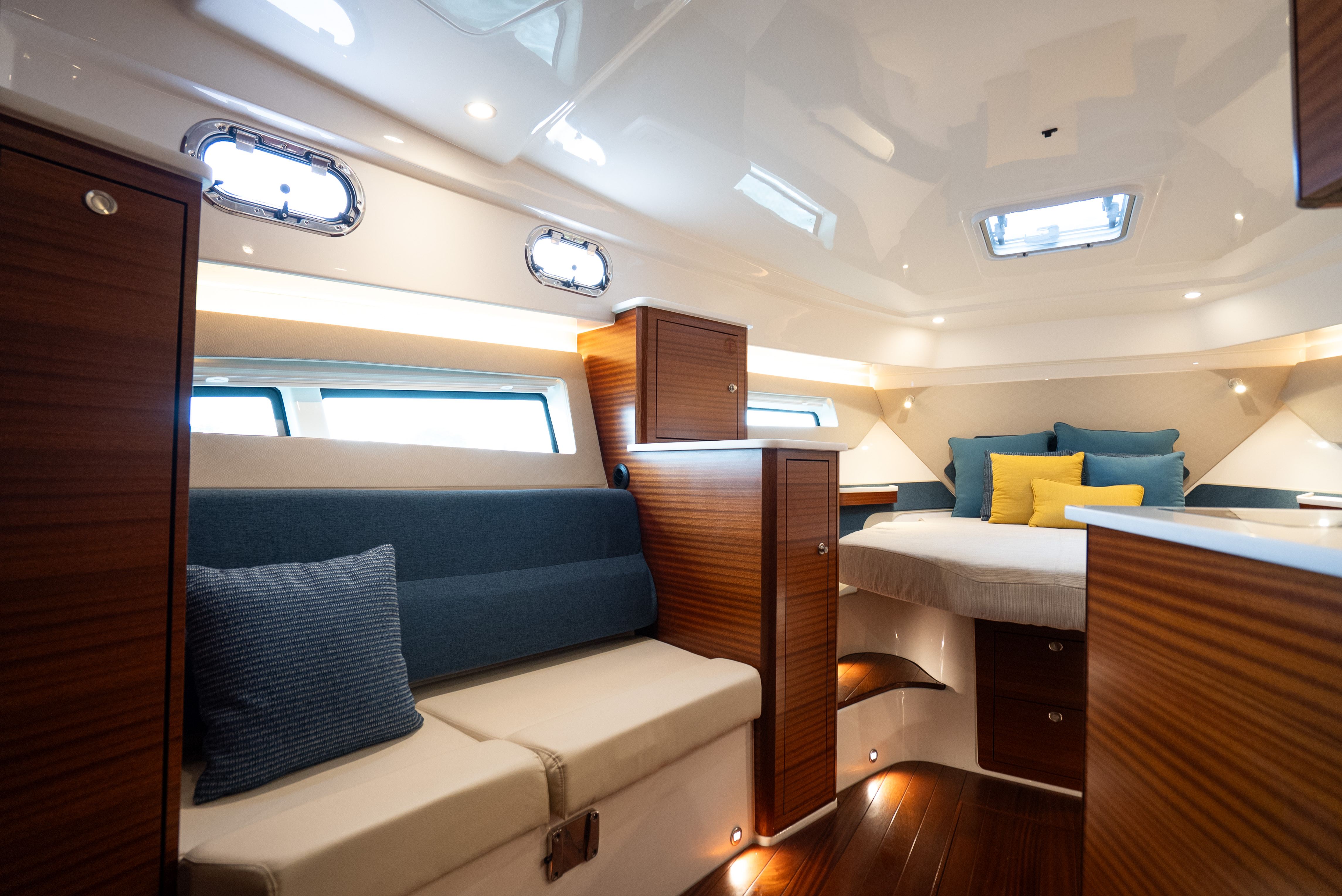 2025 Pursuit OS 405 Offshore