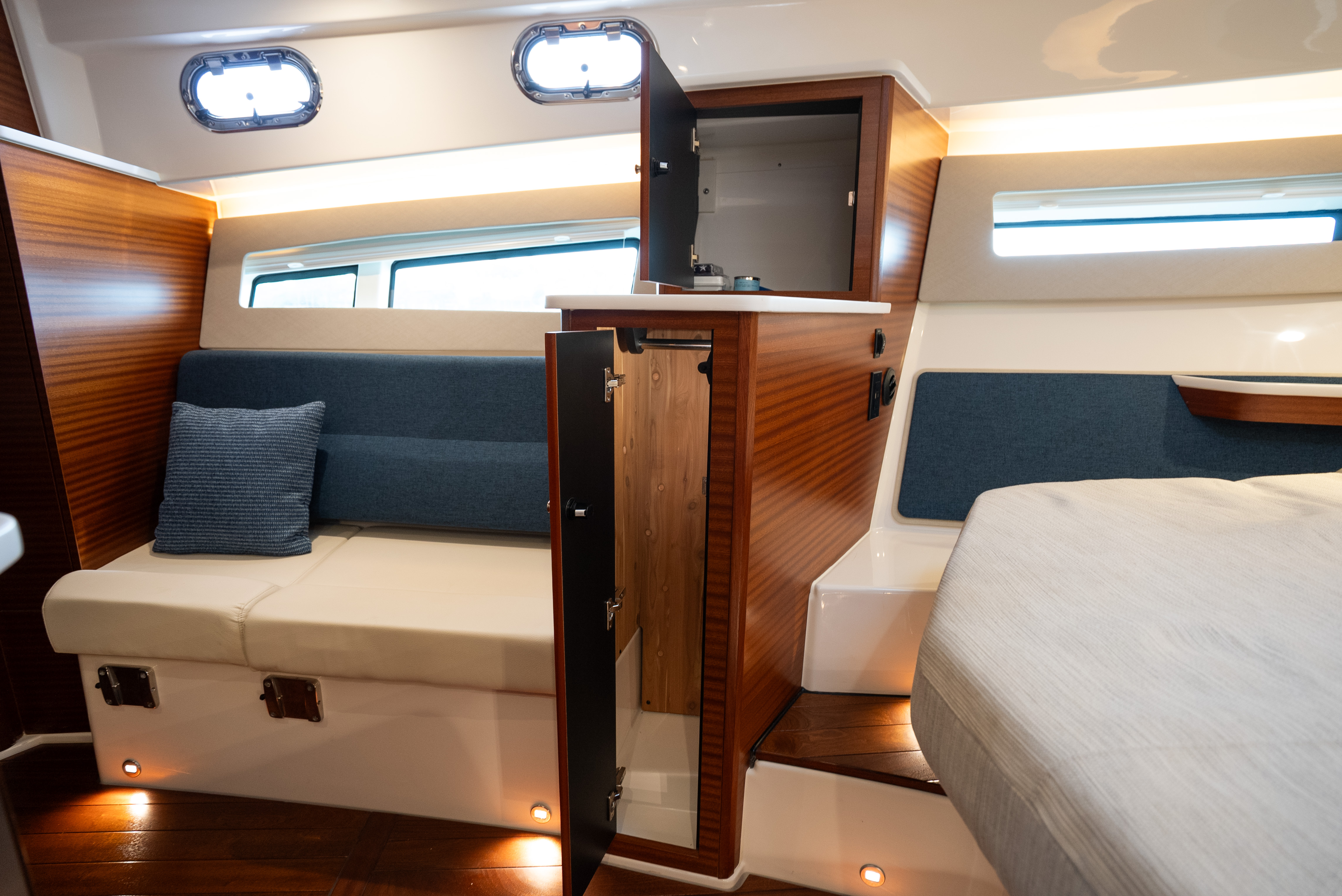 2025 Pursuit OS 405 Offshore
