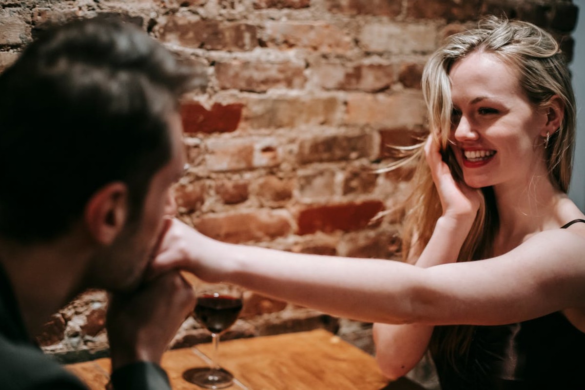 How to Show Interest in a Woman Without Being Creepy