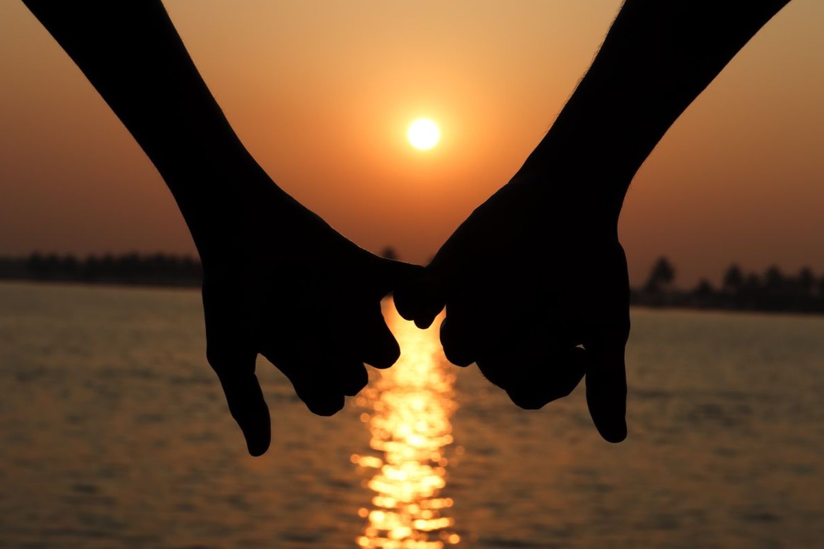 How to Avoid the Friendzone by Showing Interest Early