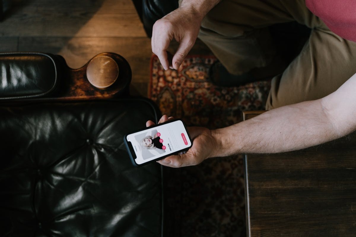 Why Dating Apps Aren’t Working for Smart Men