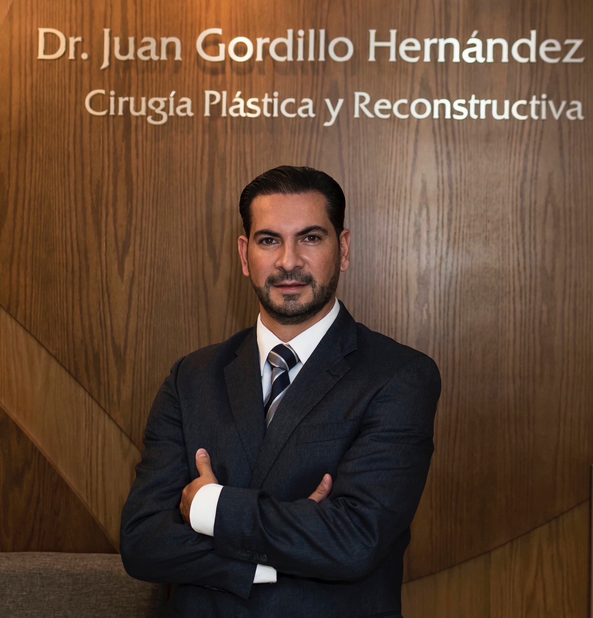 Dr. Alejandro Arosemena, cirujano plástico en Panamá