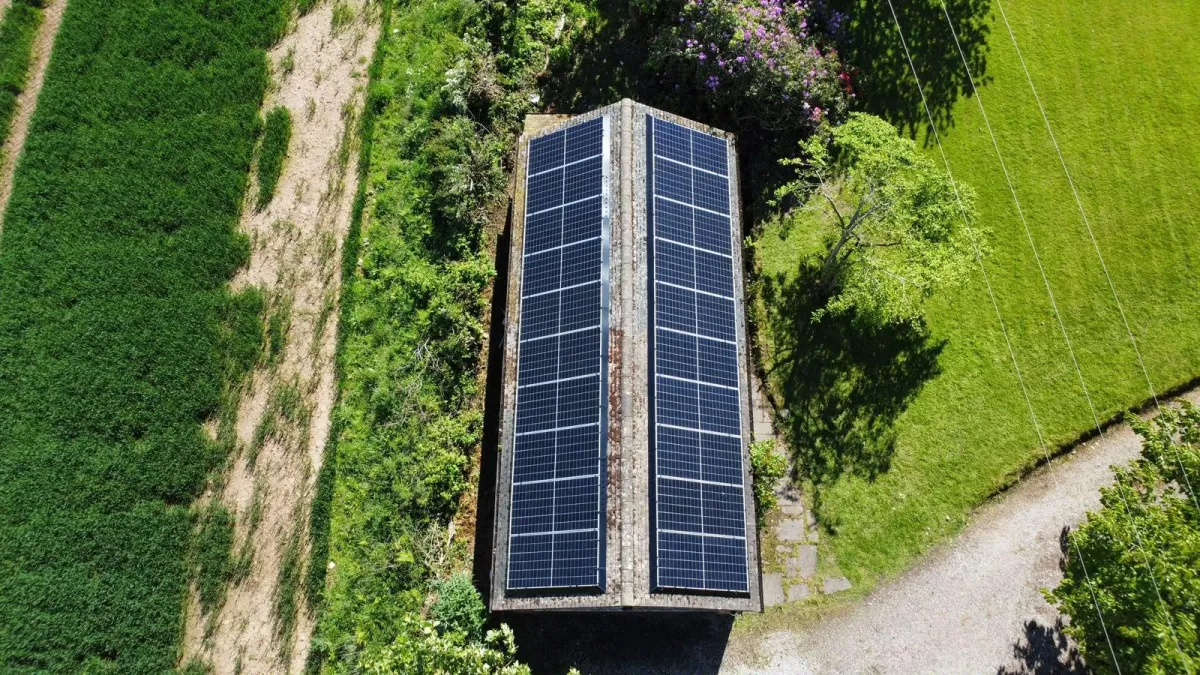 Large solar panel installation on a detached garage in Frodsham, featuring 20 solar panels, battery storage, bird protection, and a clean professional finish