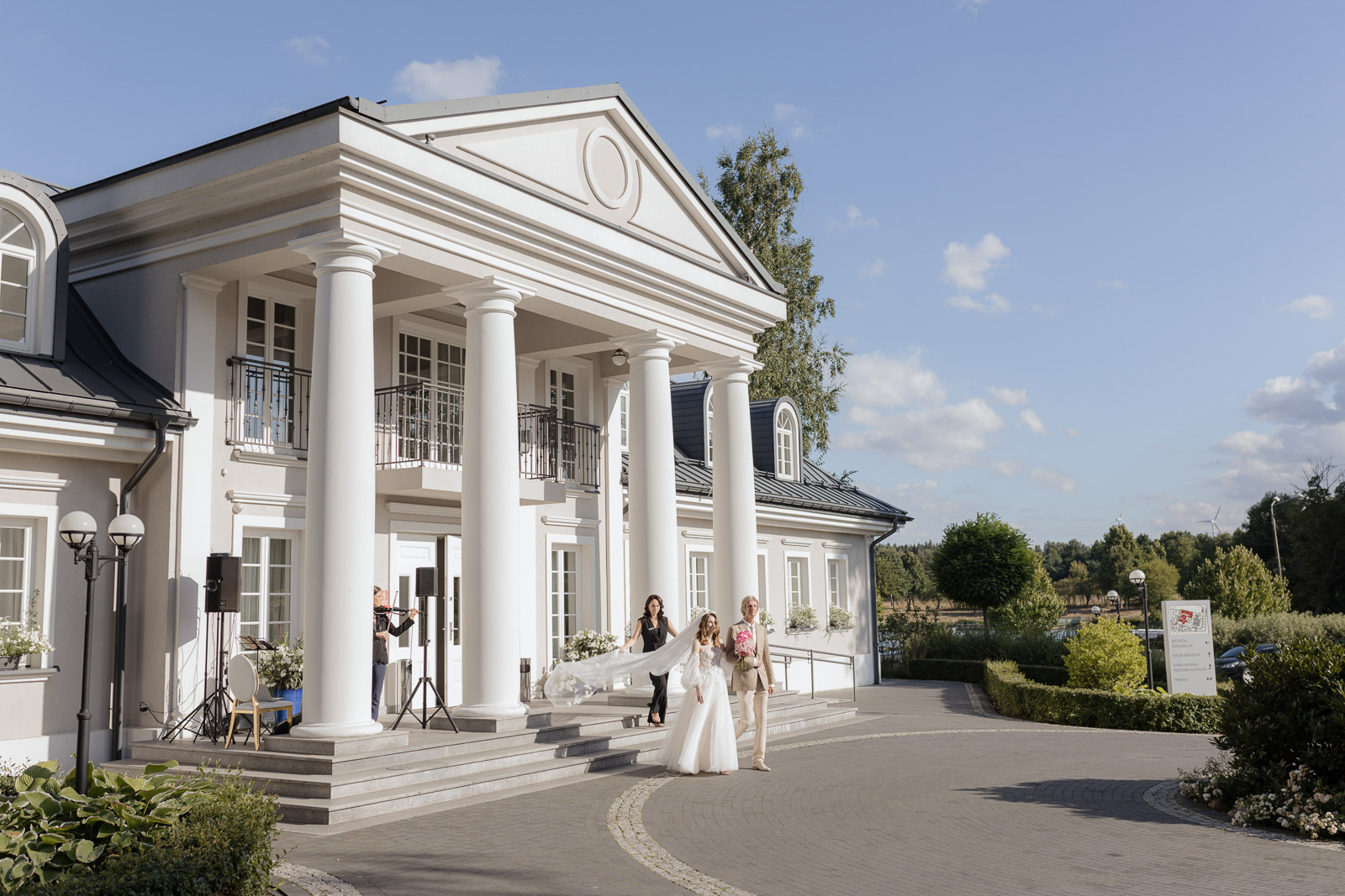10 Elegant Wedding Venues in Warsaw and Nearby