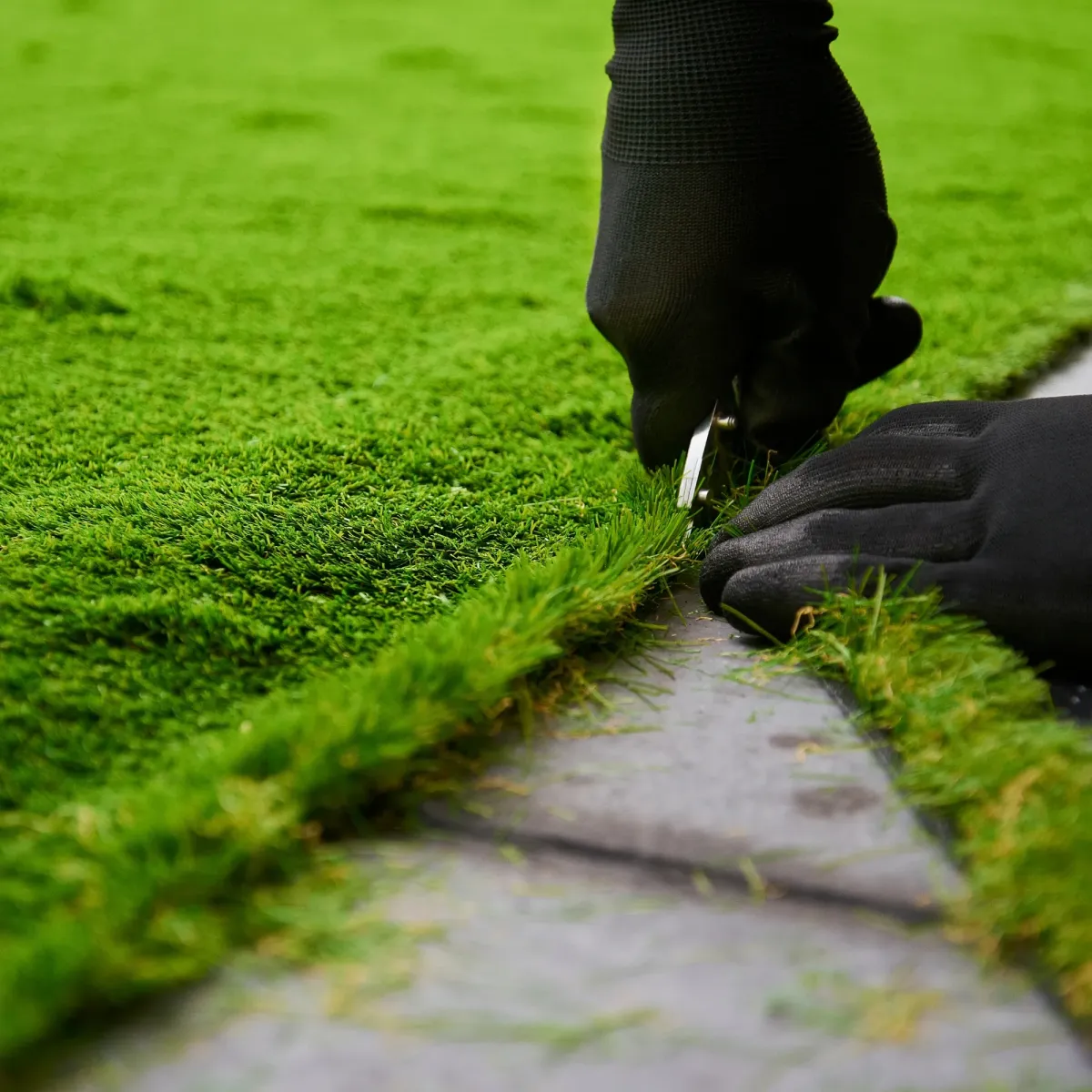 Trimming & Edging | J&M Lawncare Services Inc.