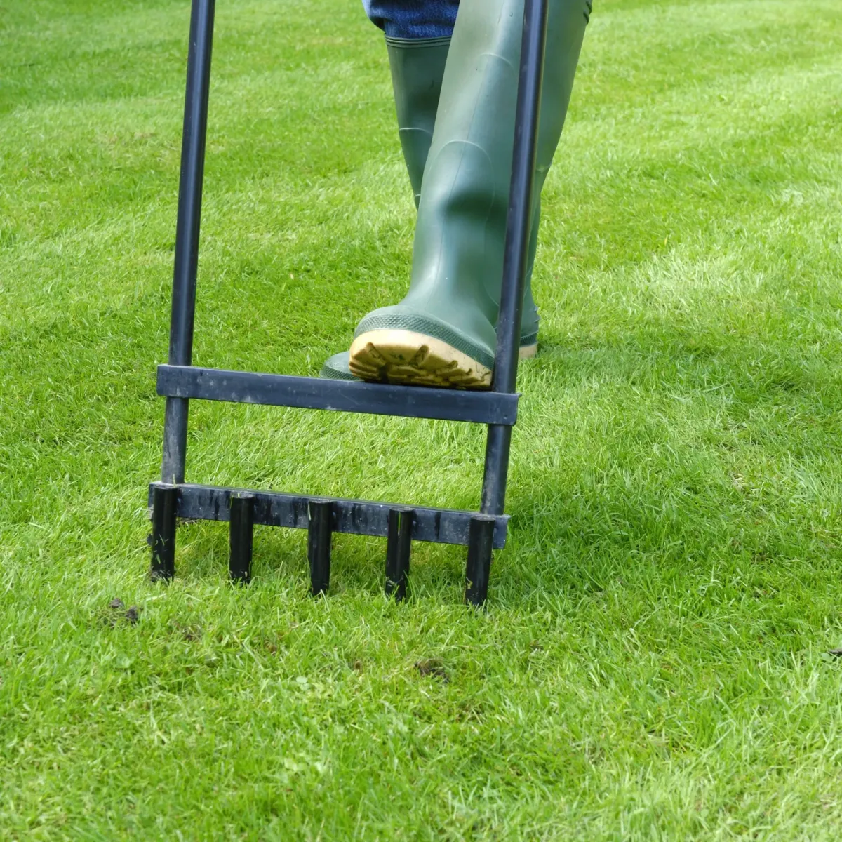 Lawn Aeration | J&M Lawncare Services Inc.