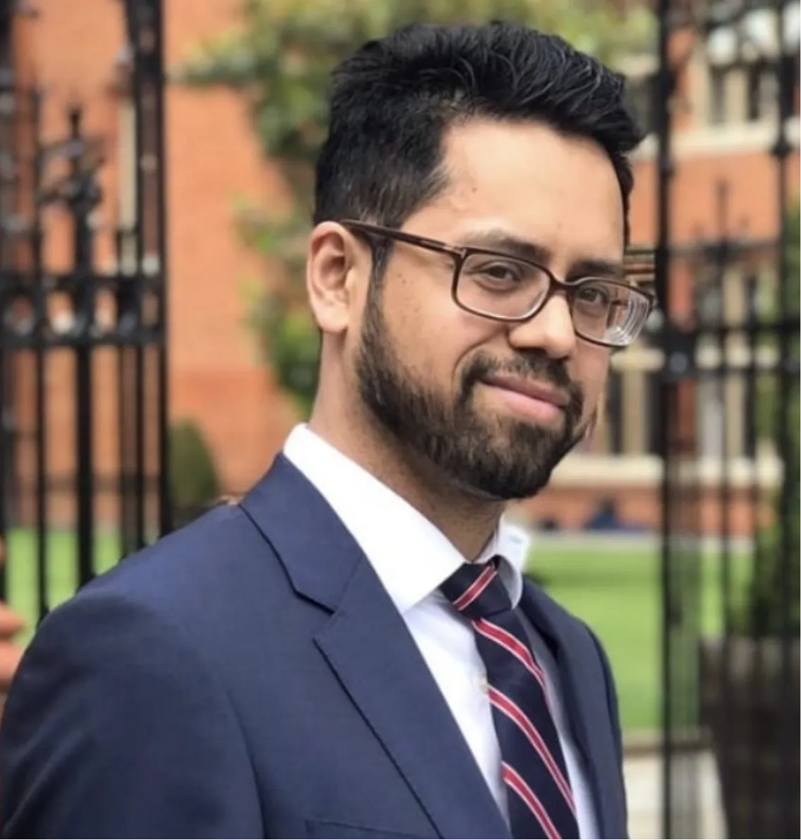 Professional headshot of the expert chemistry tutor