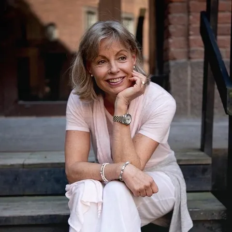 Marie Waldenström, grundare av MW Academy, fotograferad i en exklusiv redaktionell miljö