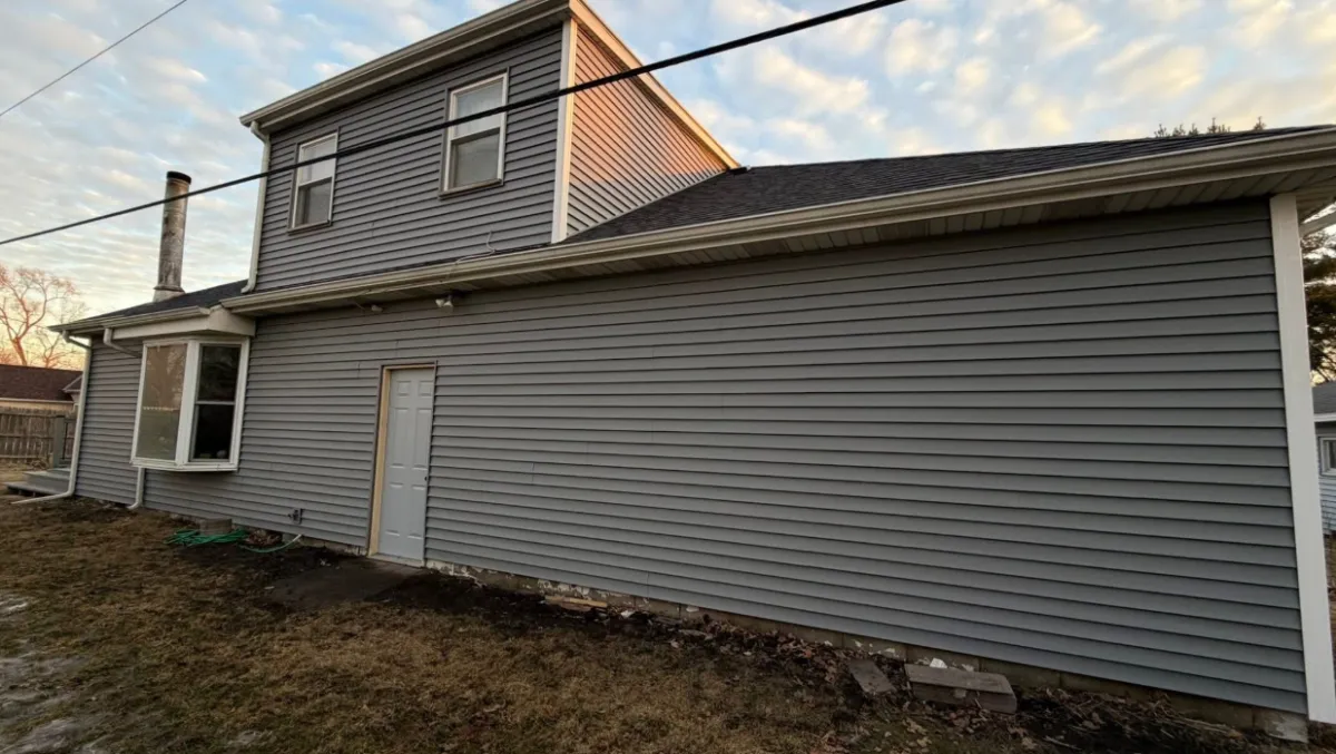 LP SmartSide vs Vinyl Siding for Bourbonnais IL Homes and Which Holds Up Better in Illinois Winters
