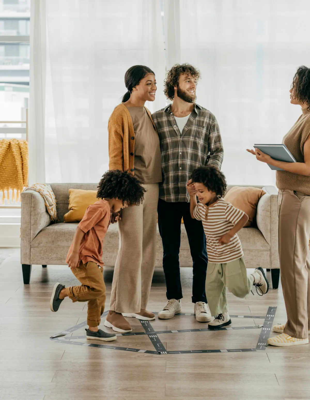 Family talking to agent