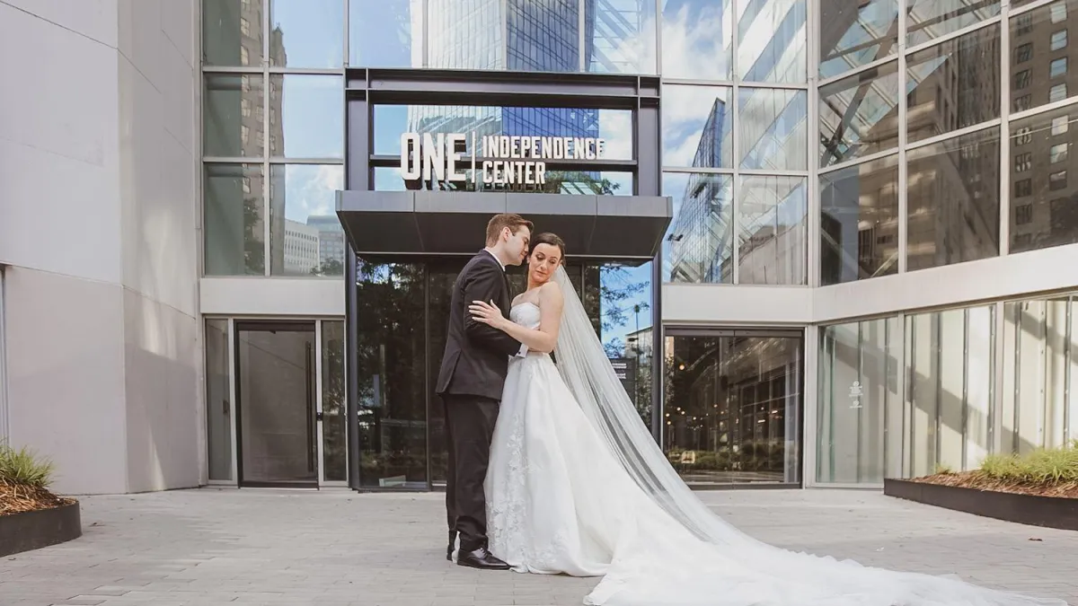 wedding portrait at independence one center