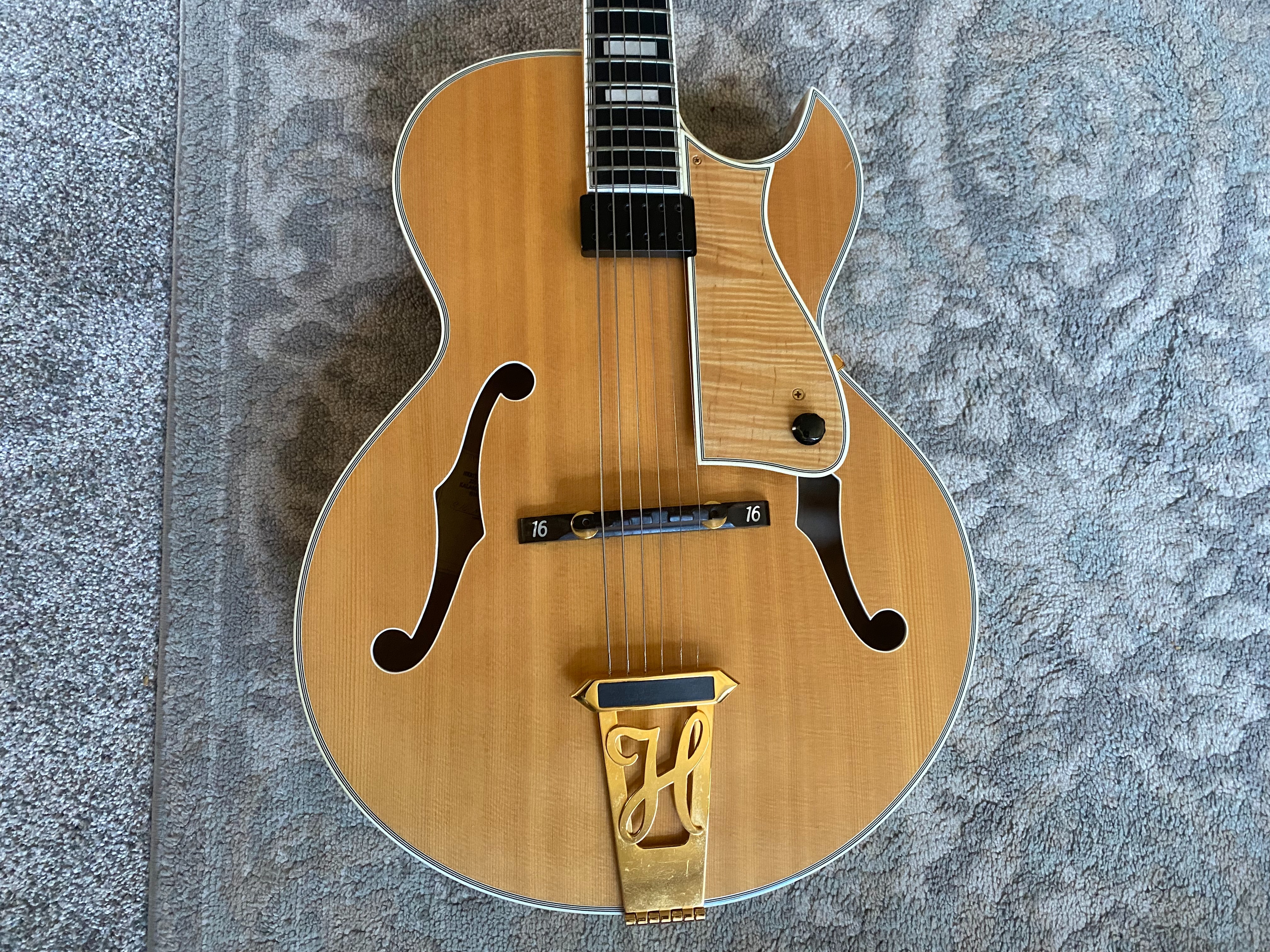 Heritage Sweet 16 Jazz Archtop Guitar