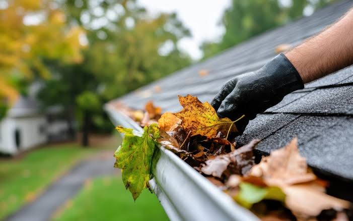 Gutter Cleaning in Charlestown, Louisville, Jeffersonville And Surrounding Areas