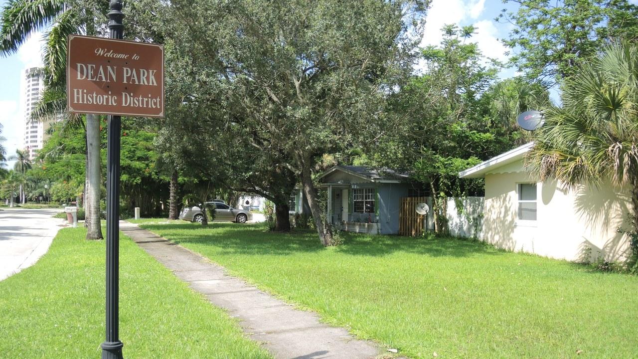 n Park Historic District sign, Fort Myers, FL