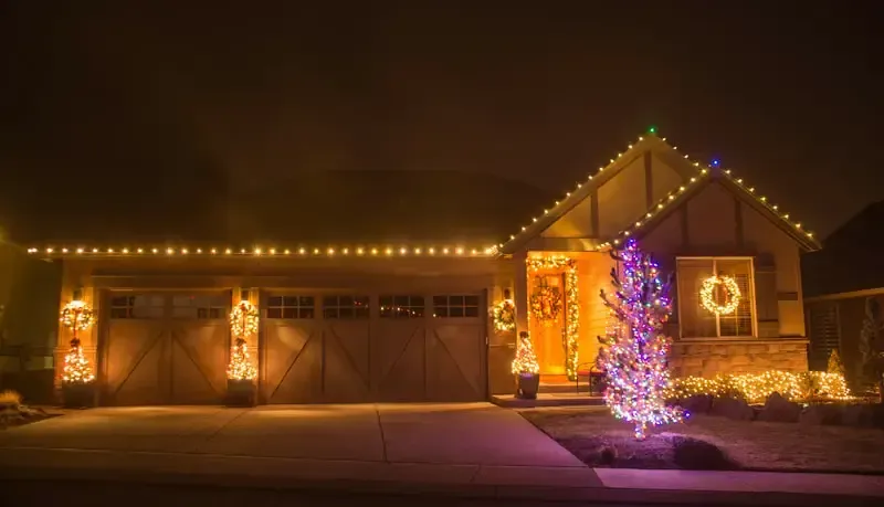 Commercial Holiday Lights Installation