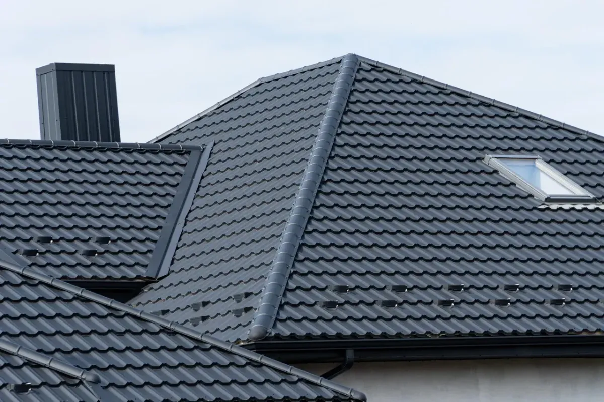 New shingle roof installation on an Oakland home