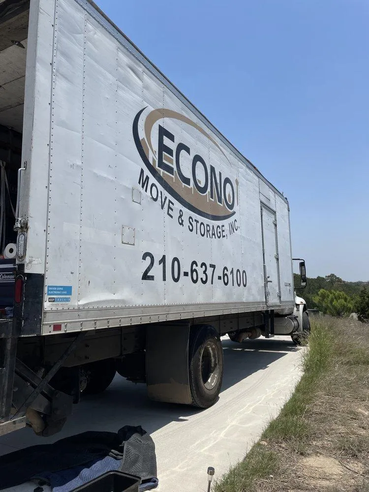 Econo Move and Storage Inc. team photo