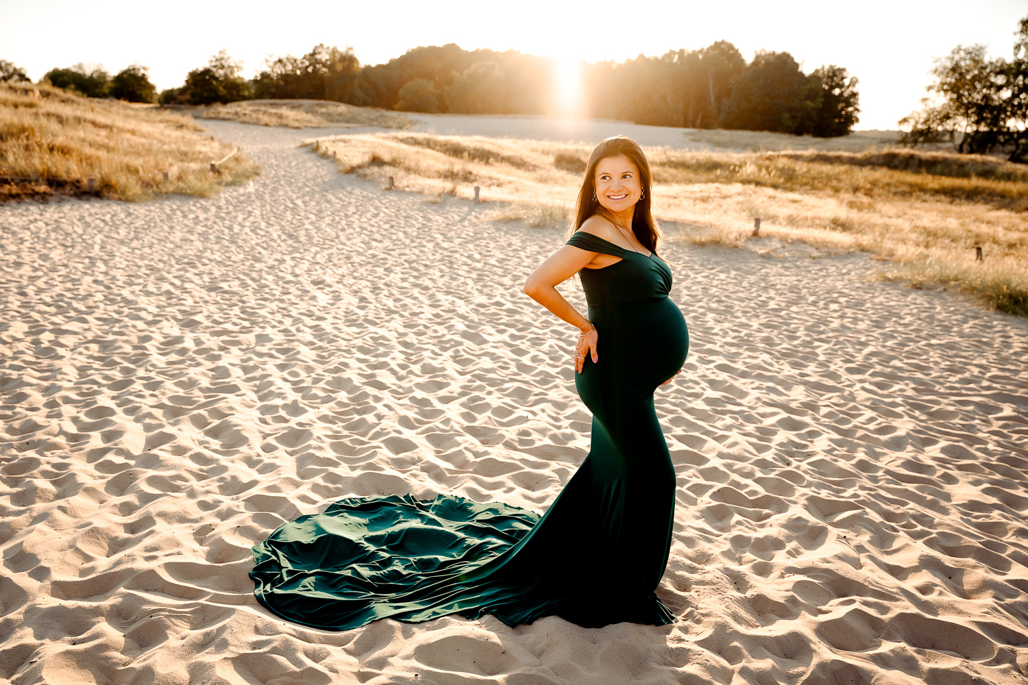 Shooting in Hamburg in den Boberger Dünen mit einer Schwangeren bei Sonnenuntergang