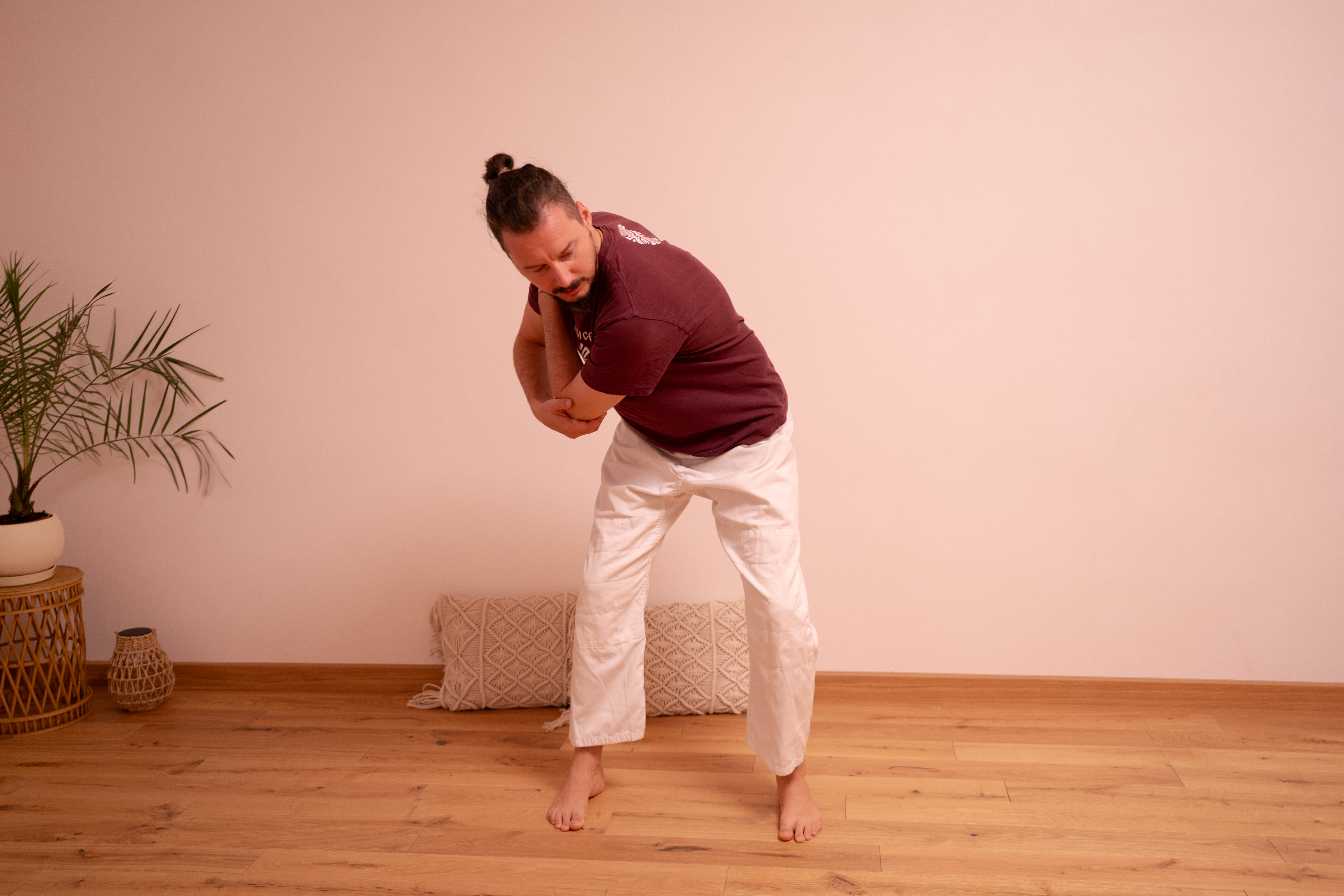 Isolated stylized fascia ribbon symbol in soft teal — a single abstract anatomical ribbon shape, vector-style, perfectly isolated on transparent background, no shadows, no props, high detail for logo-style hero illustration.