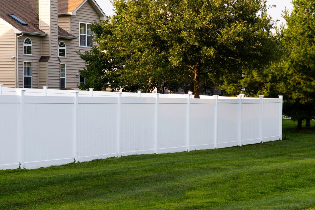 An image of white Vinyl Fence in Jeffersonville, IN