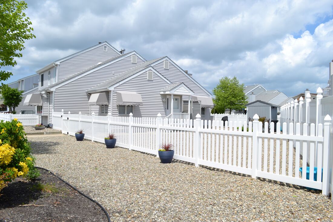 long white Vinyl Fence in Jeffersonville, IN