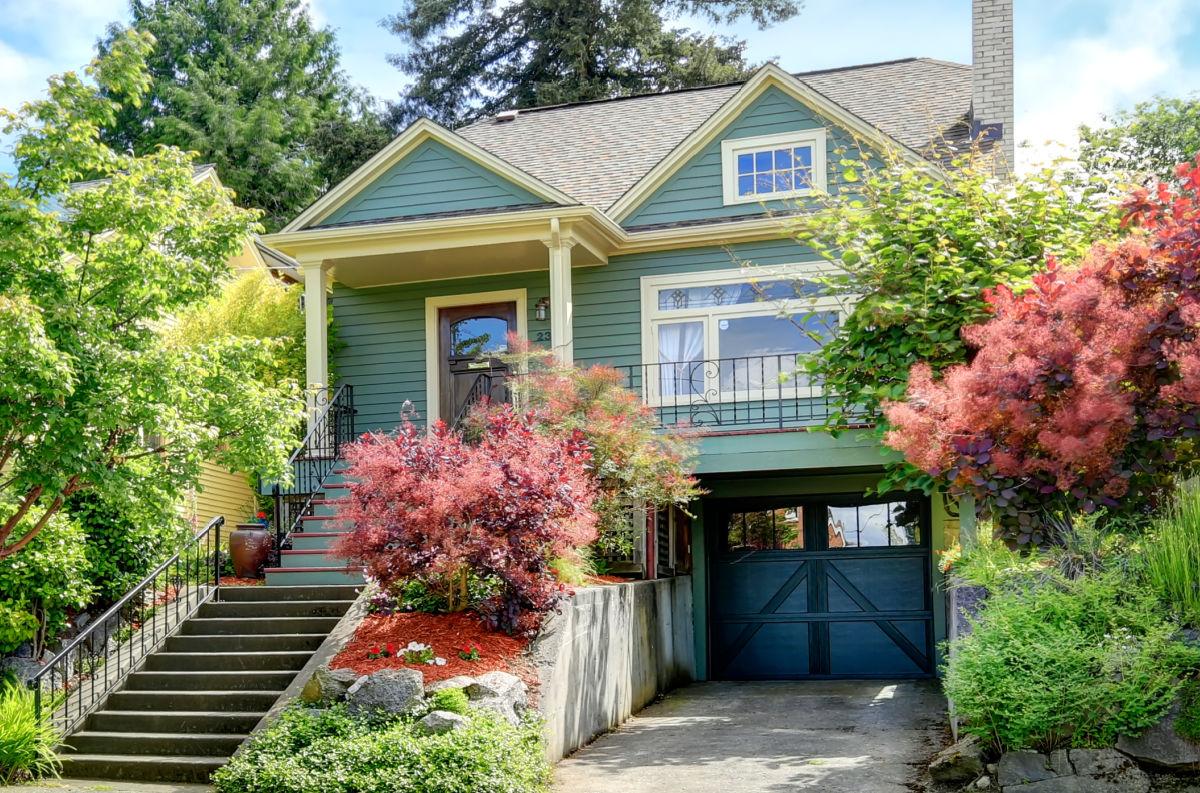 newly painted exterior house - shoreline house painting pros