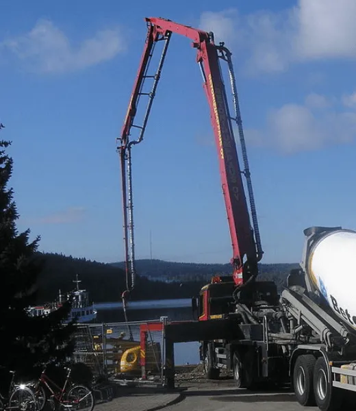 picture of a concrete boom truck with a concrete line pump working its magic
