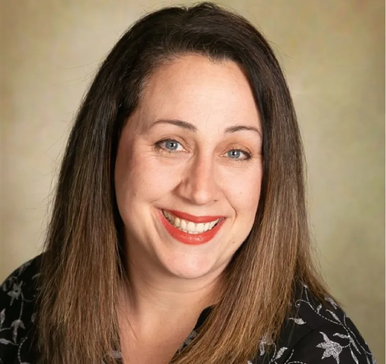 Headshot of Deirdre Dobos with a testimonial quote about working with Kim, emphasizing the ease and confidence she gained in scaling her business.