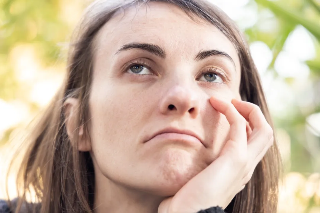 reducing facial swelling