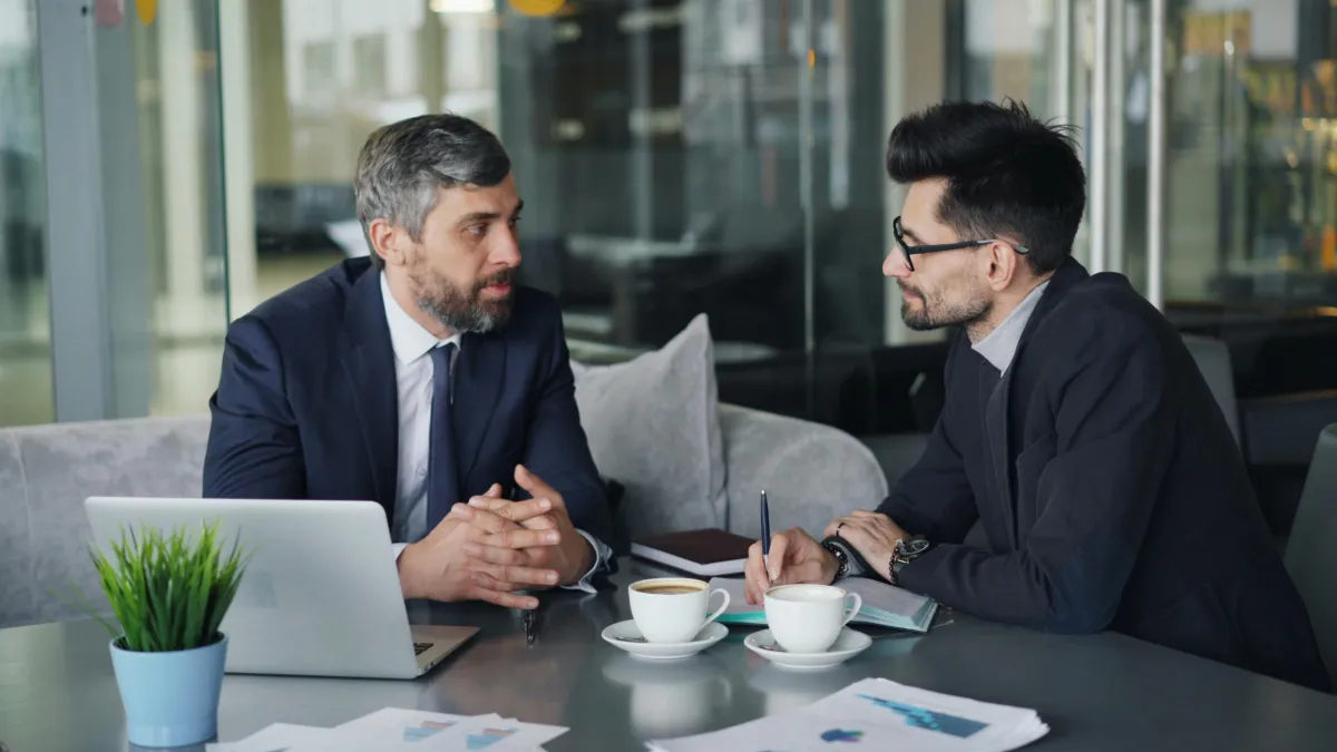 125 Managed Health ambassador discussing employee benefits with a business owner